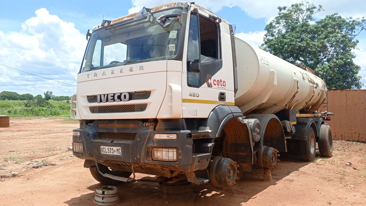 Camião Cisterna - Iveco TRAKKER — imagen 6