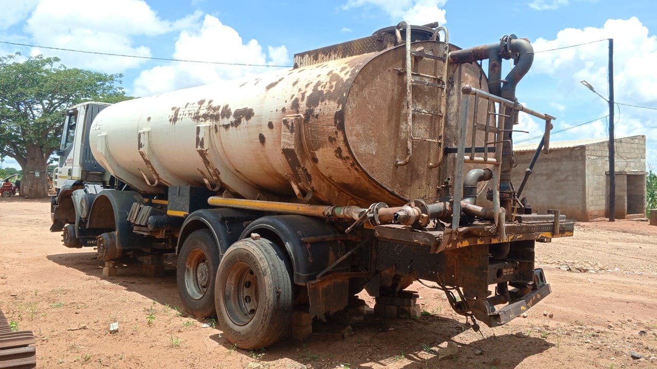 Camião Cisterna - Iveco TRAKKER — imagen 4