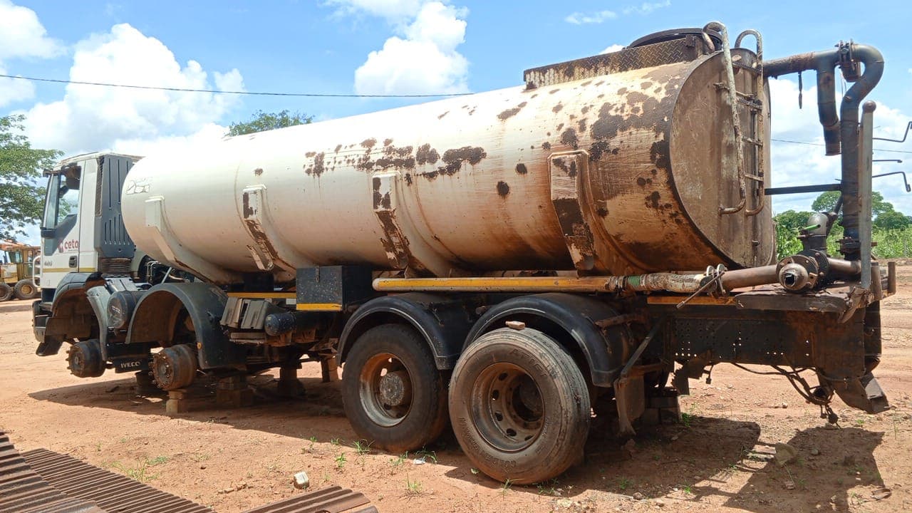 Camião Cisterna - Iveco TRAKKER — imagen 5