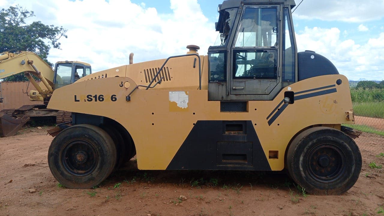 Rolo Compactador SINOMACH LRS1626 — imagen 1