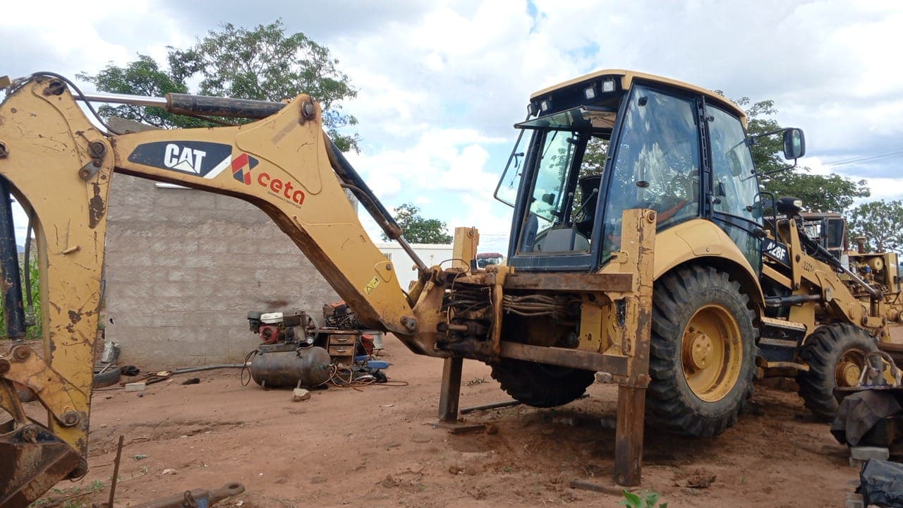 Retroescavadeira CAT 428F — imagem 4