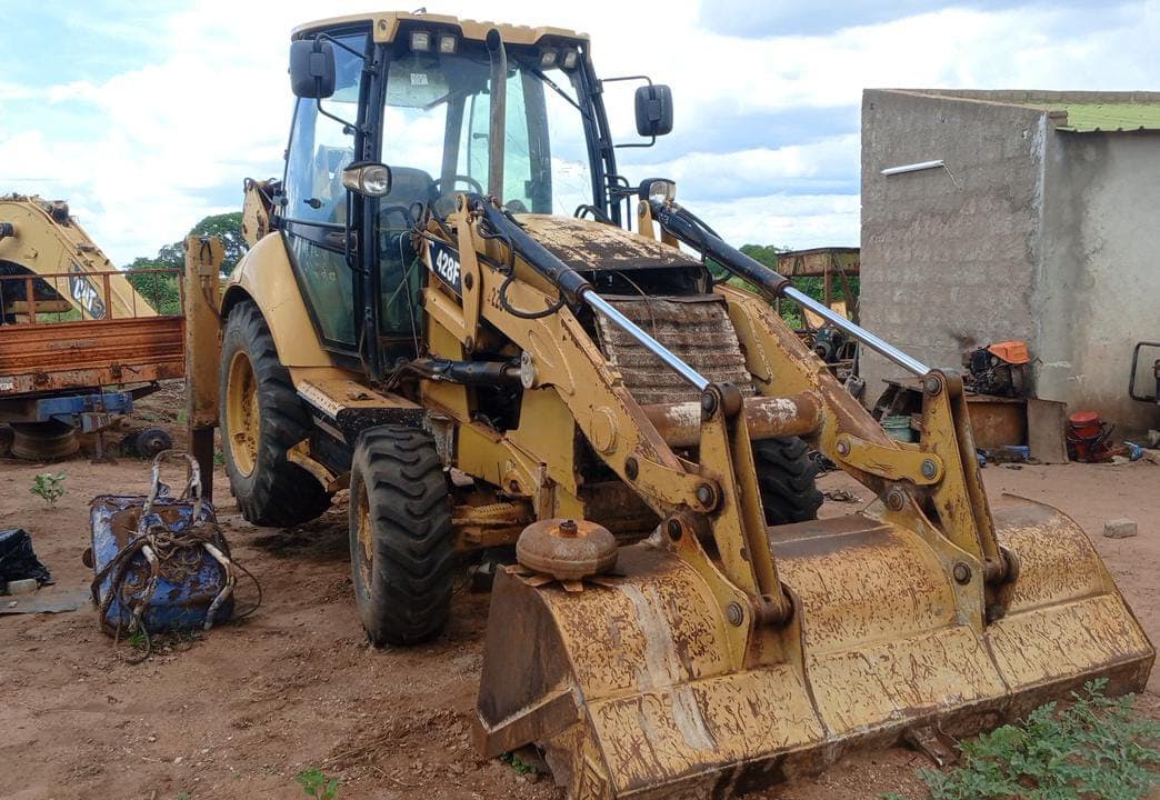 Retroescavadeira CAT 428F — imagem 6