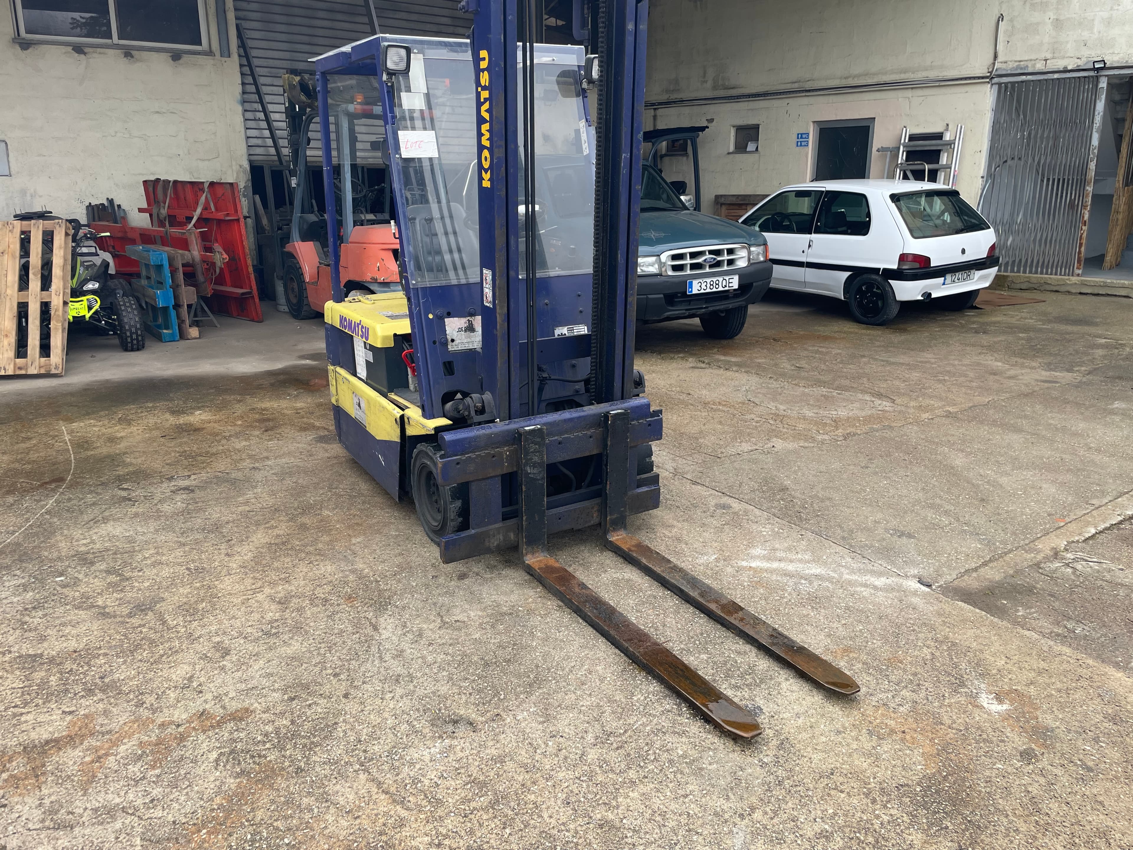 Empilhador elétrico Komatsu FB13 — imagen 2