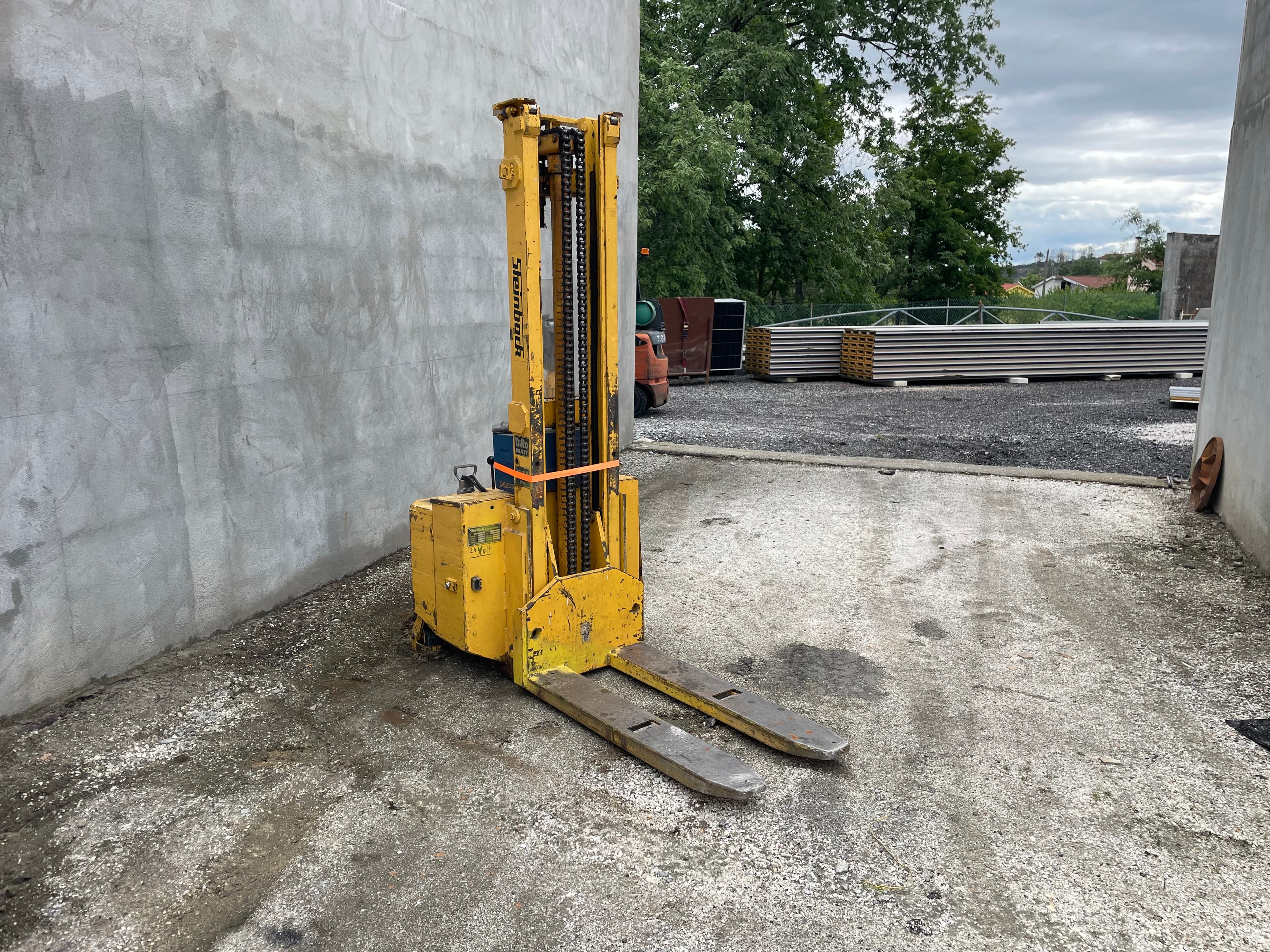 Stacker Elétrico Steinbock