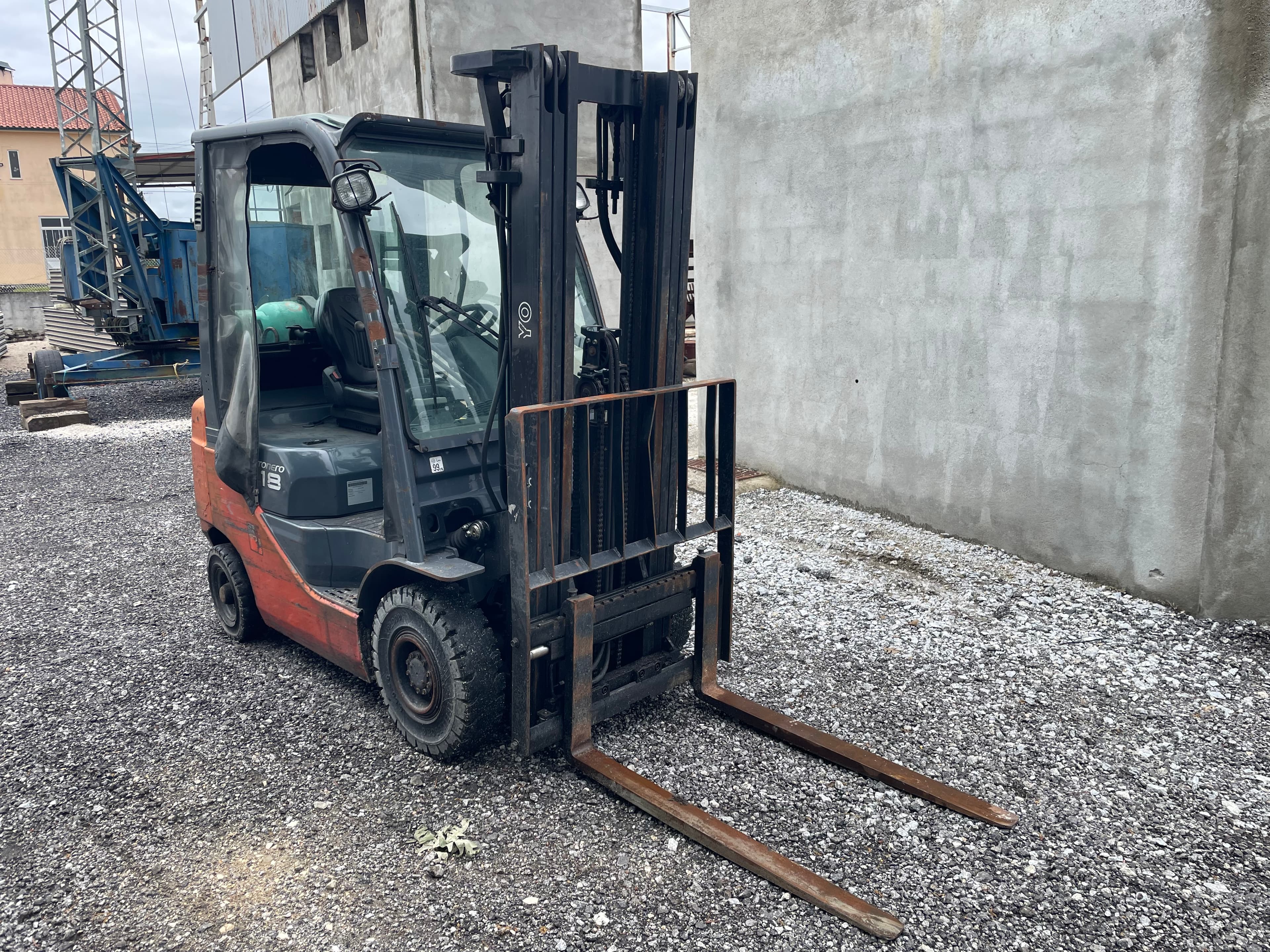 Empilhador a Gás Toyota 028FGF18 — imagen 2