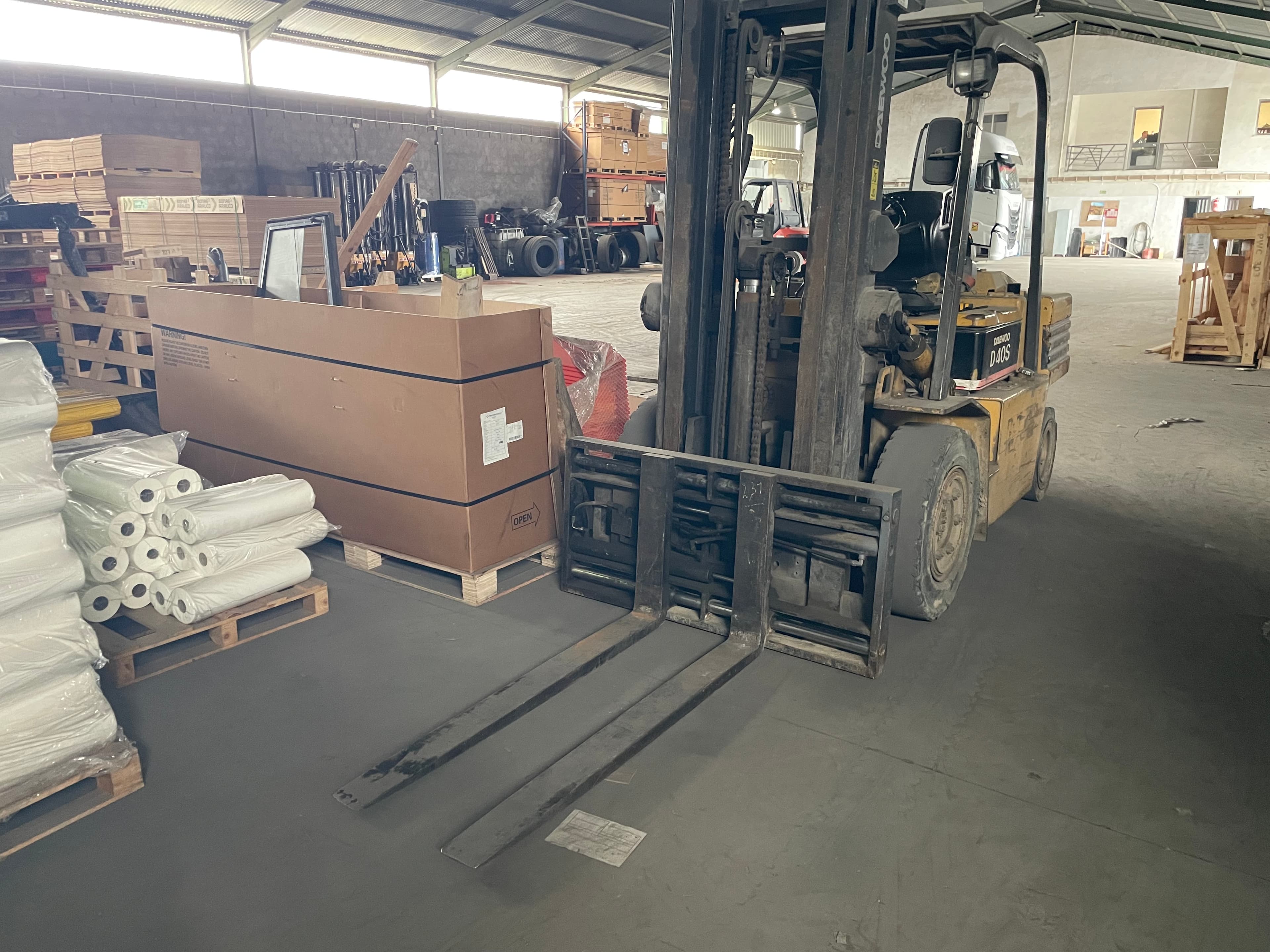 Empilhador a Diesel Daewoo D40S — imagen 1