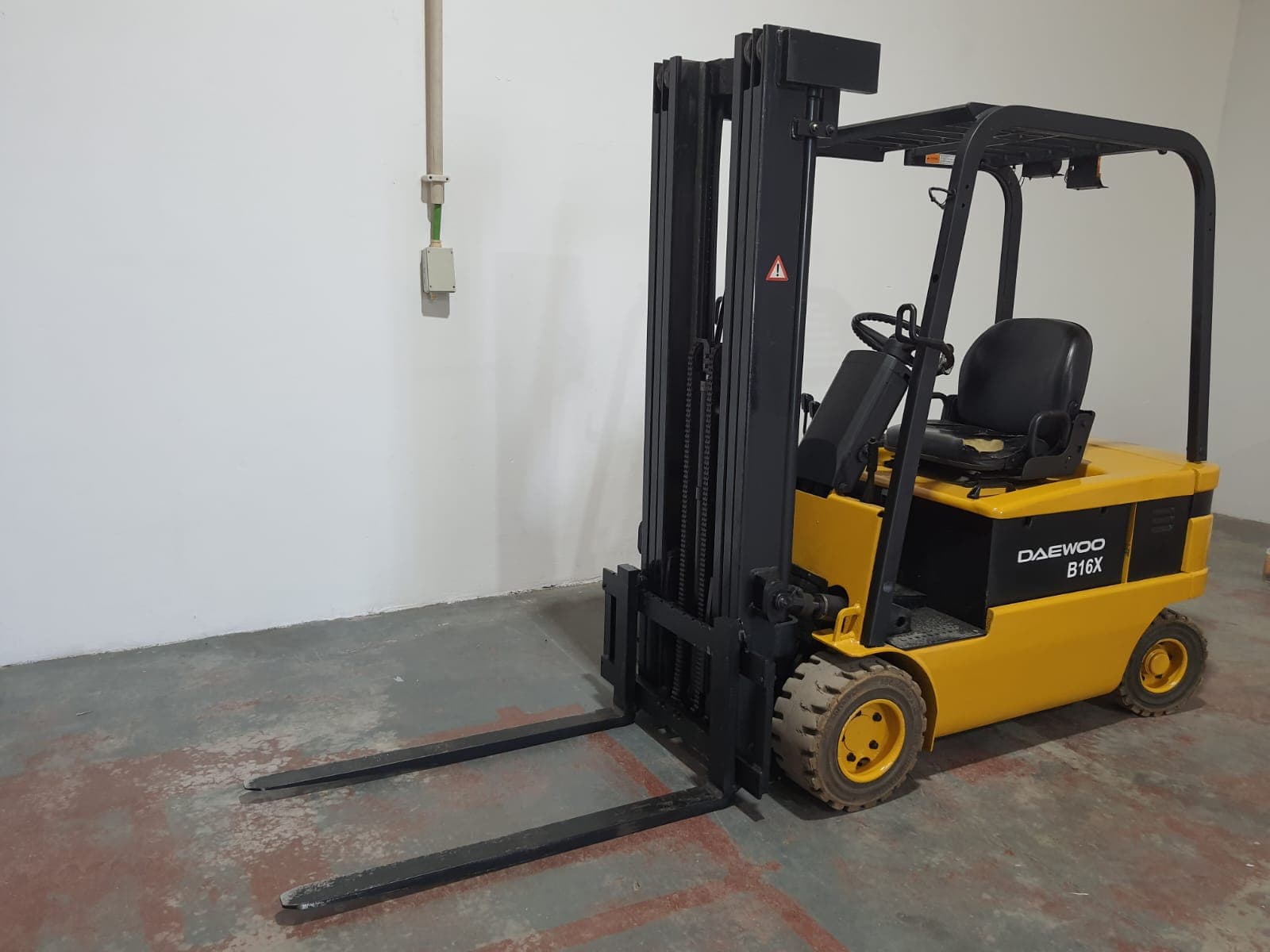 Empilhador Elétrico DAEWOO E16X - RETIRADO — imagen 6