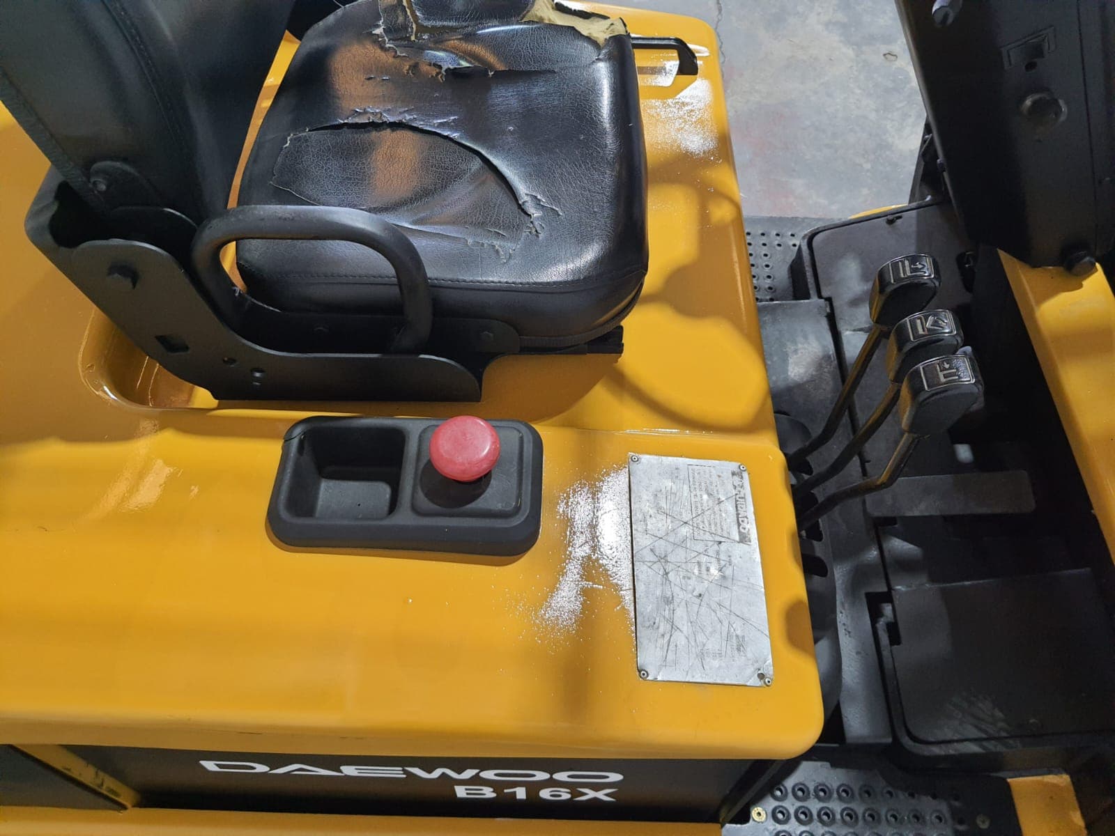 Empilhador Elétrico DAEWOO E16X - RETIRADO — imagen 8