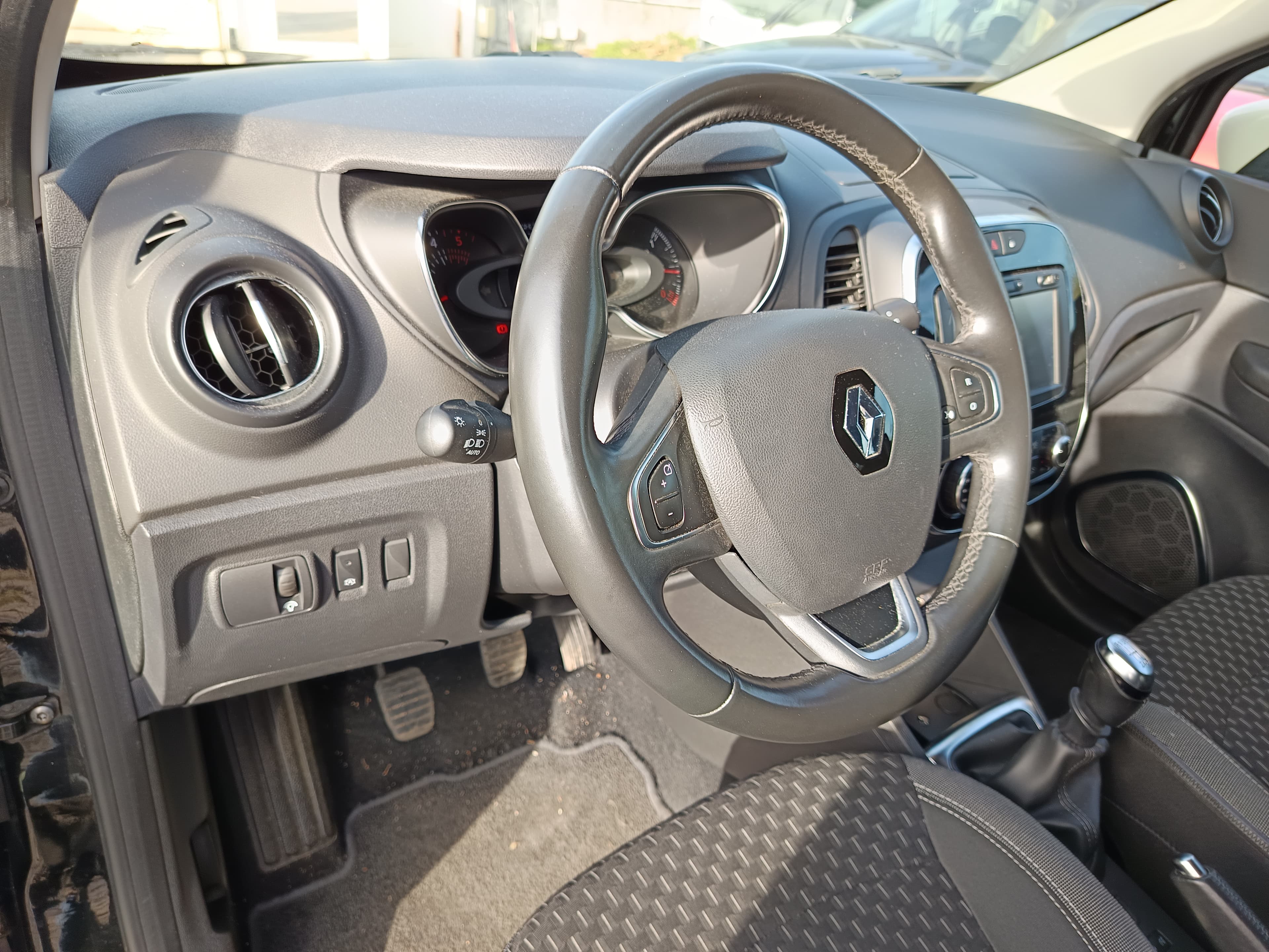 Renault Captur · Ano 2017 — imagen 34