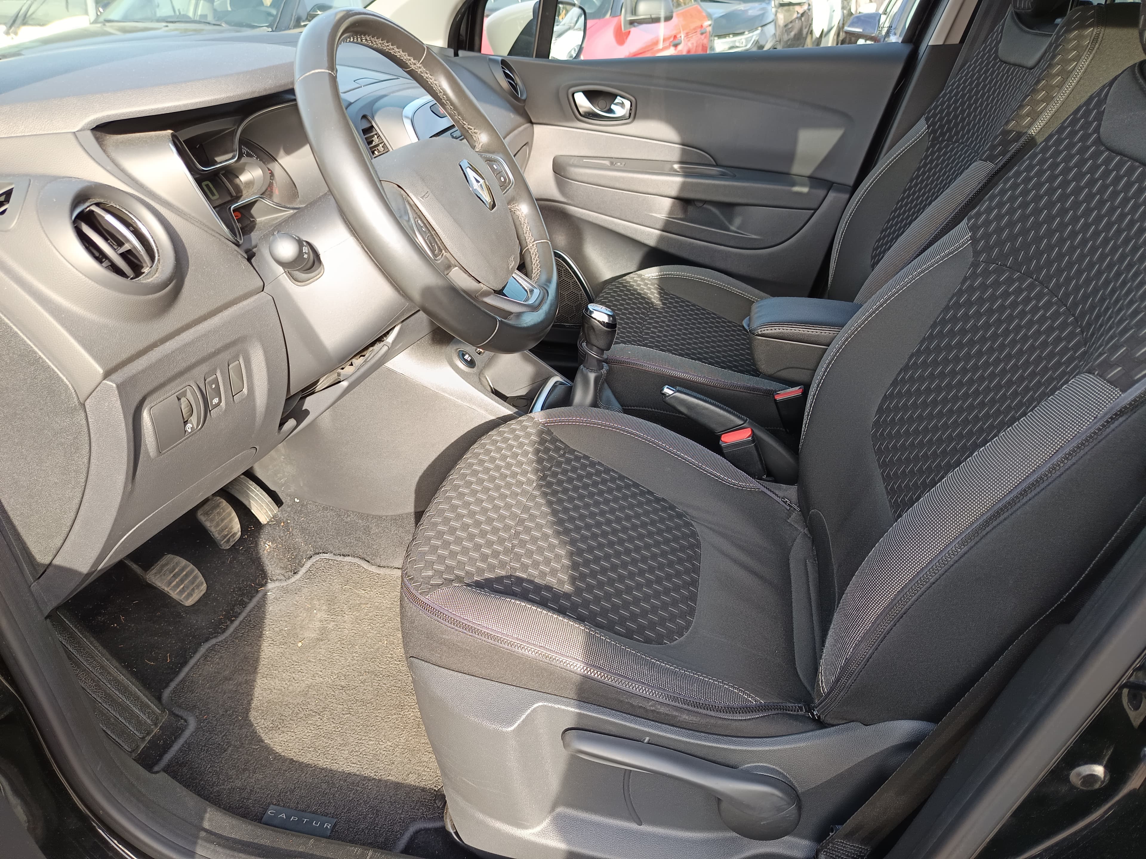 Renault Captur · Ano 2017 — imagen 32