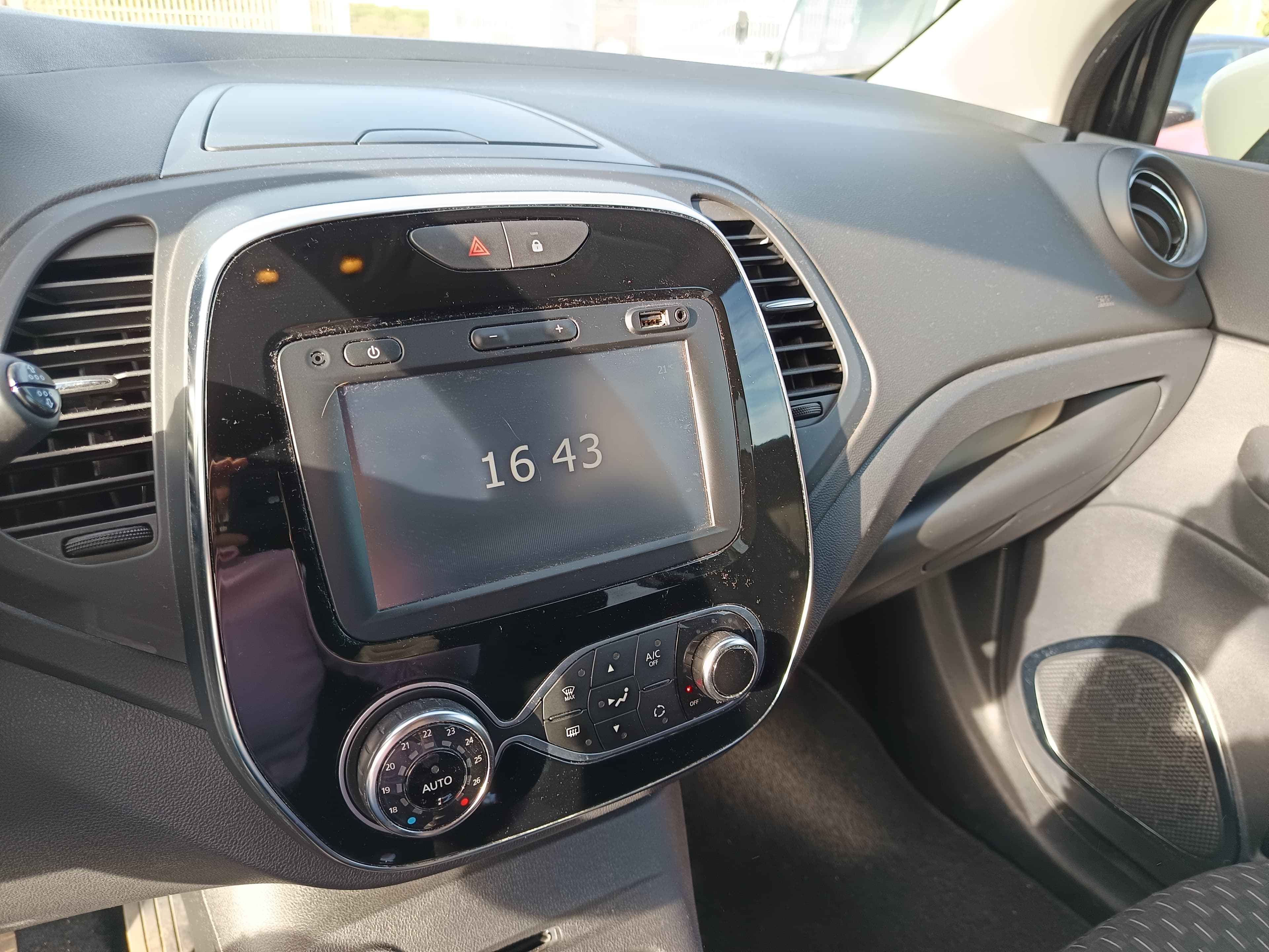 Renault Captur · Ano 2017 — imagen 35