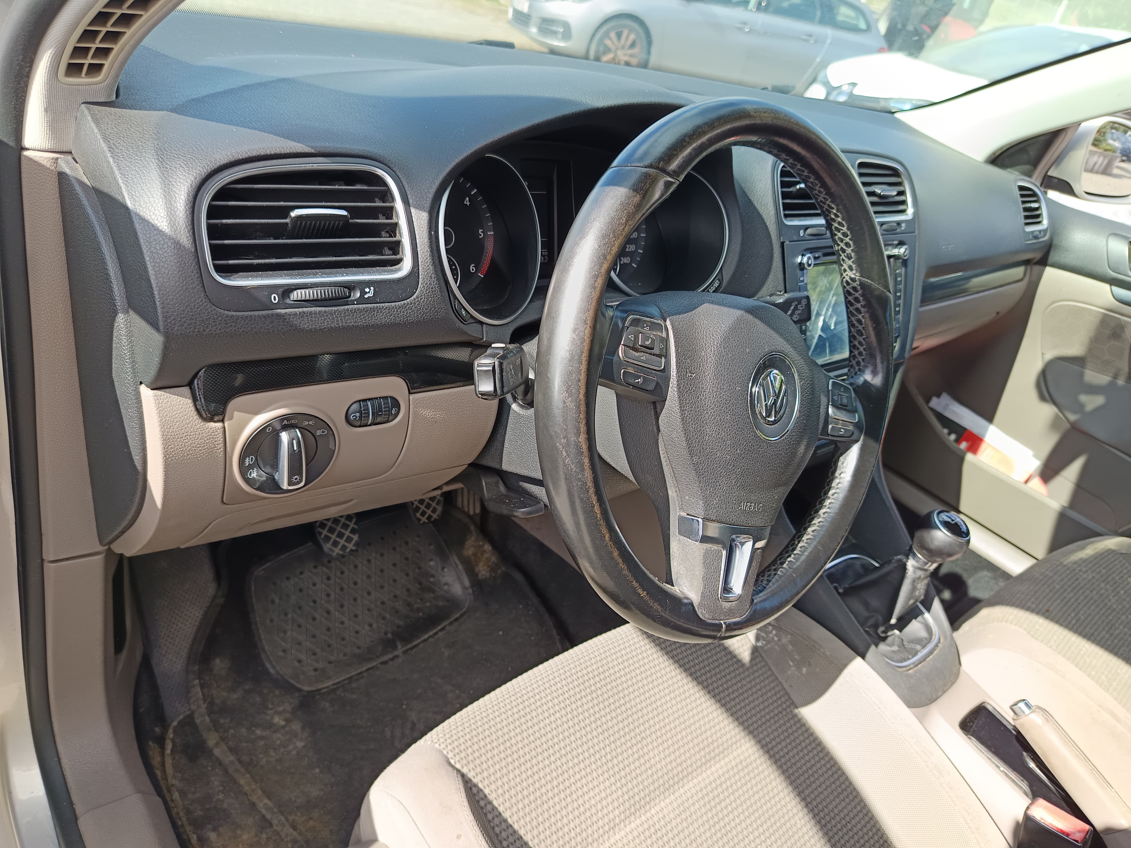 Volkswagen Golf · Ano 2010 — imagen 41