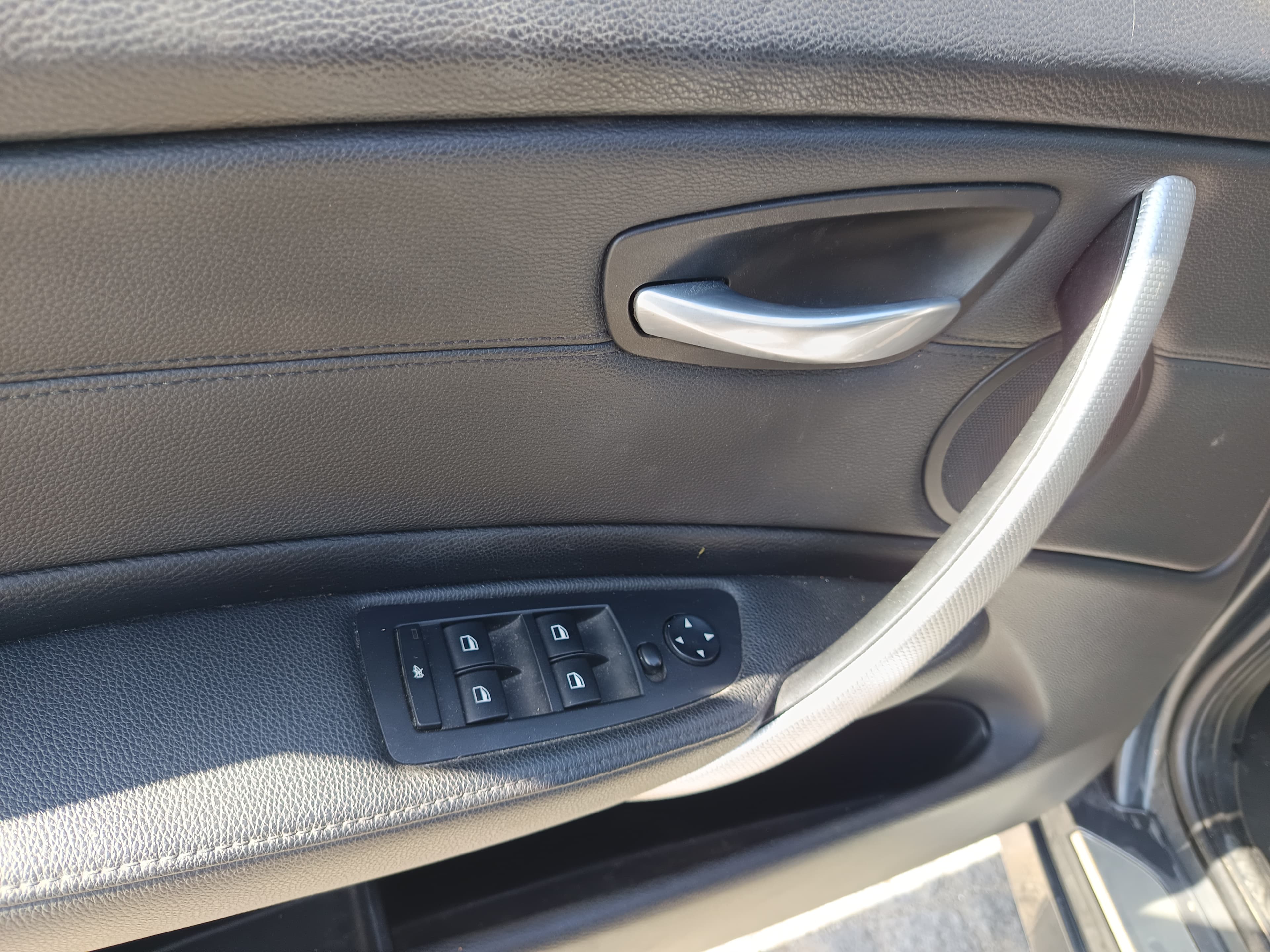 BMW 118 d · Ano 2008 — image 30