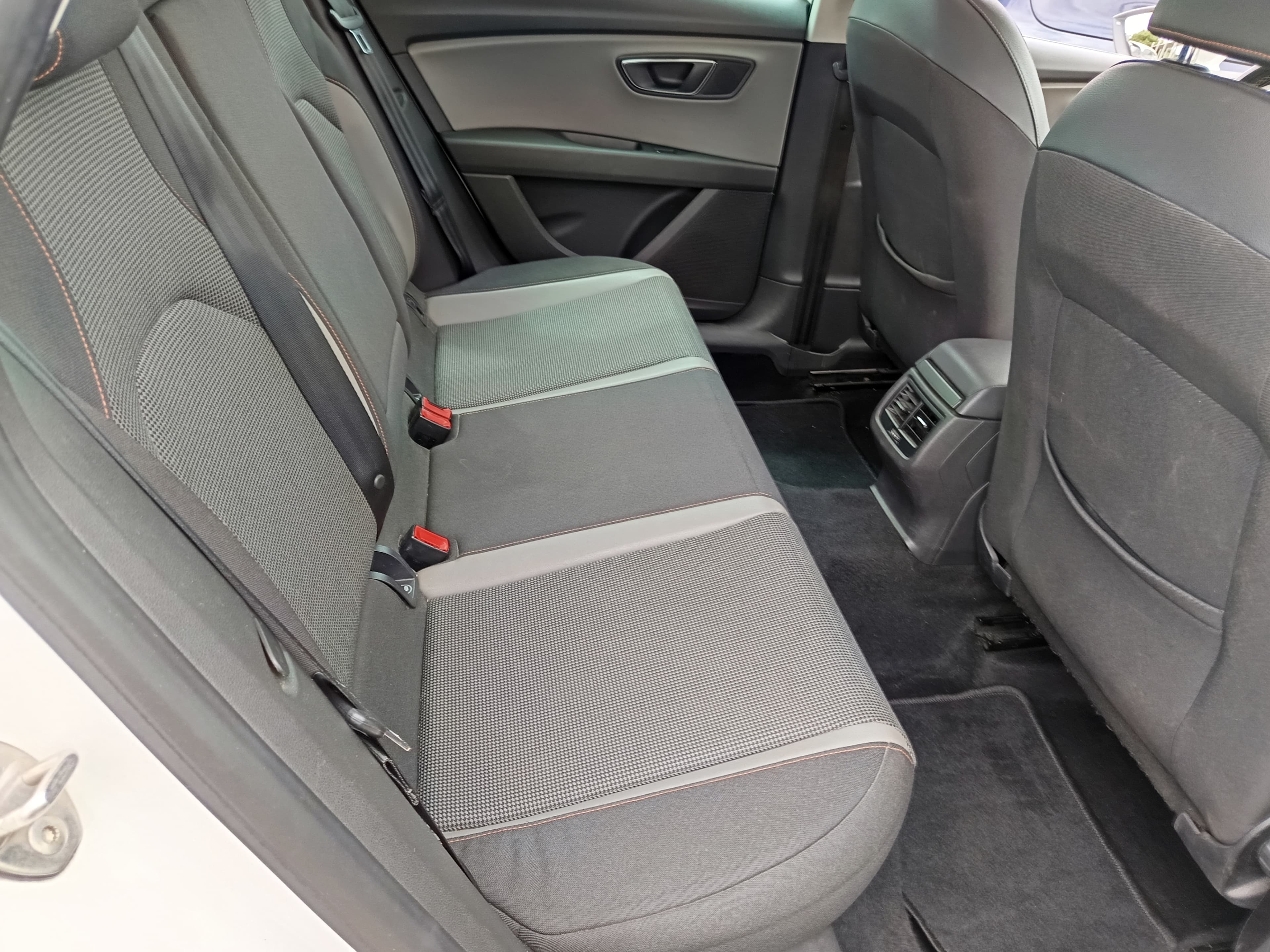 Seat Leon · Ano 2016 — imagen 23