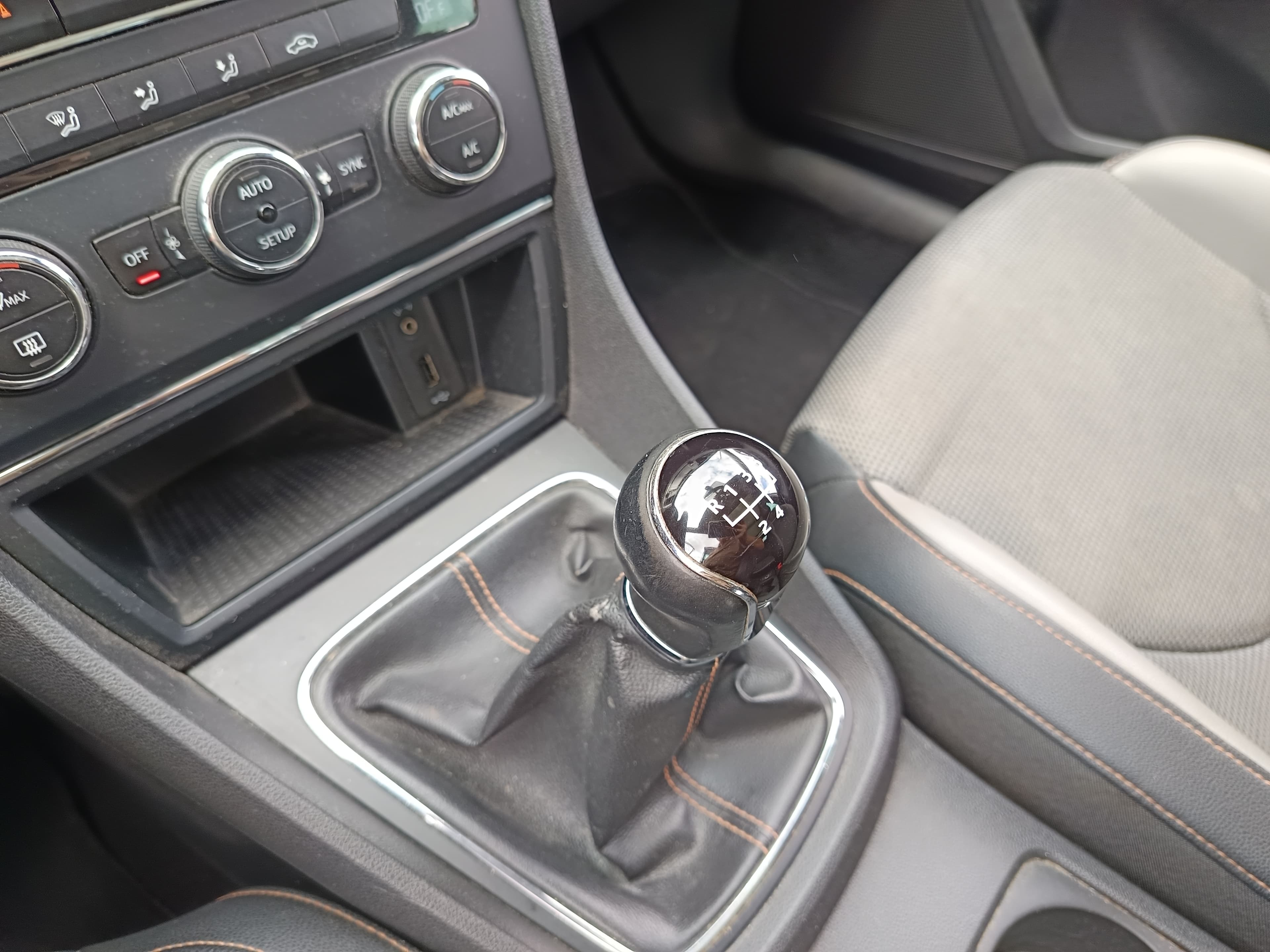 Seat Leon · Ano 2016 — imagen 38