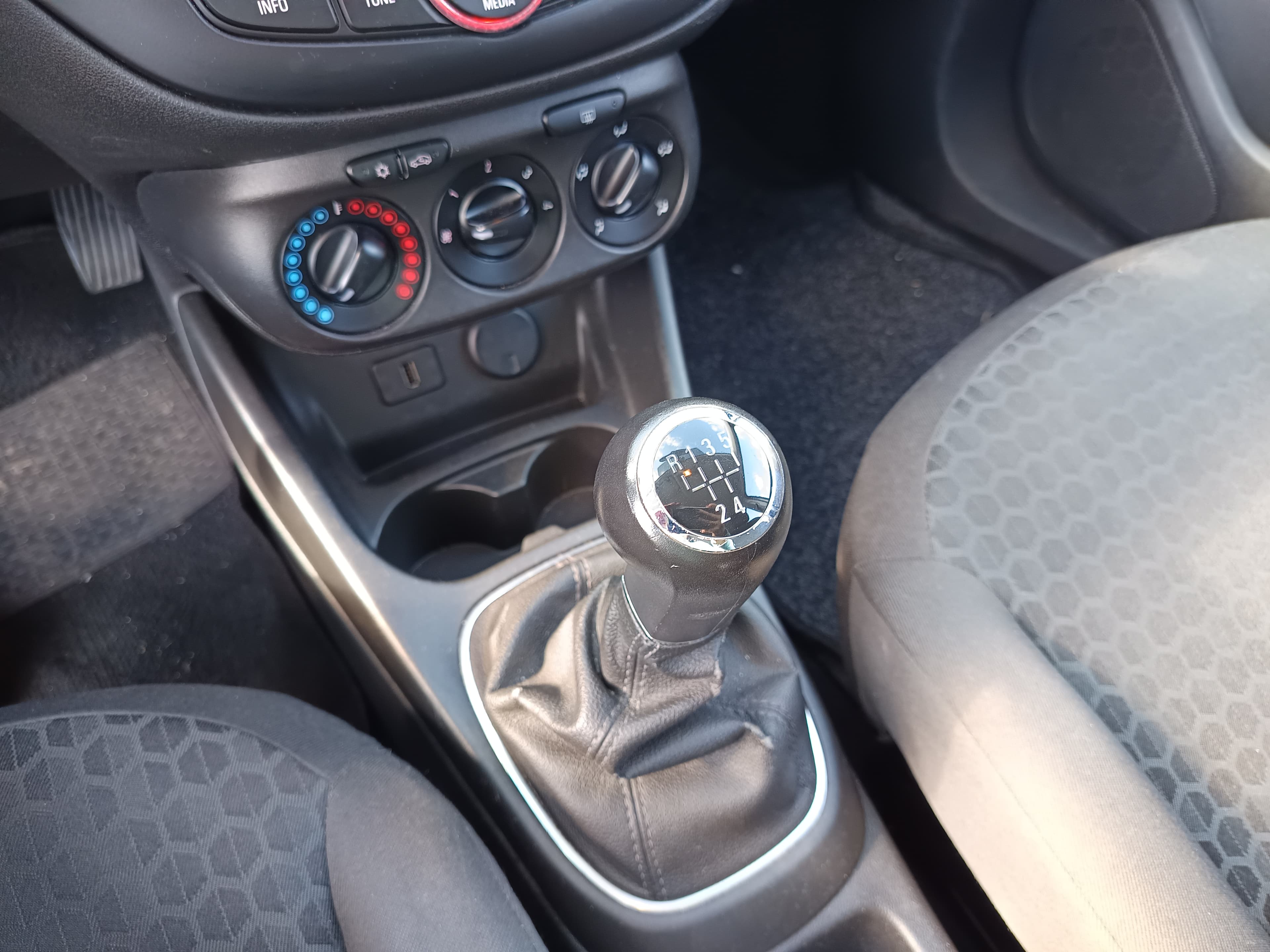 Opel Corsa · Ano 2018 — imagen 38
