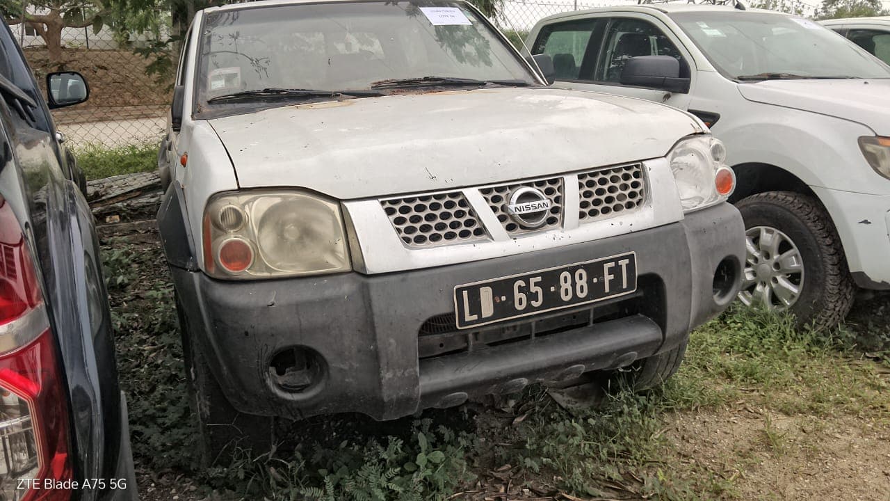 Viatura Ligeira Nissan Hardbody CD — imagen 2