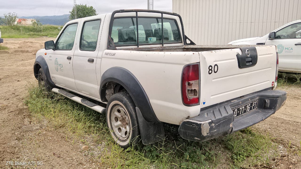 Véhicule léger Nissan Hardbody CD — image 6