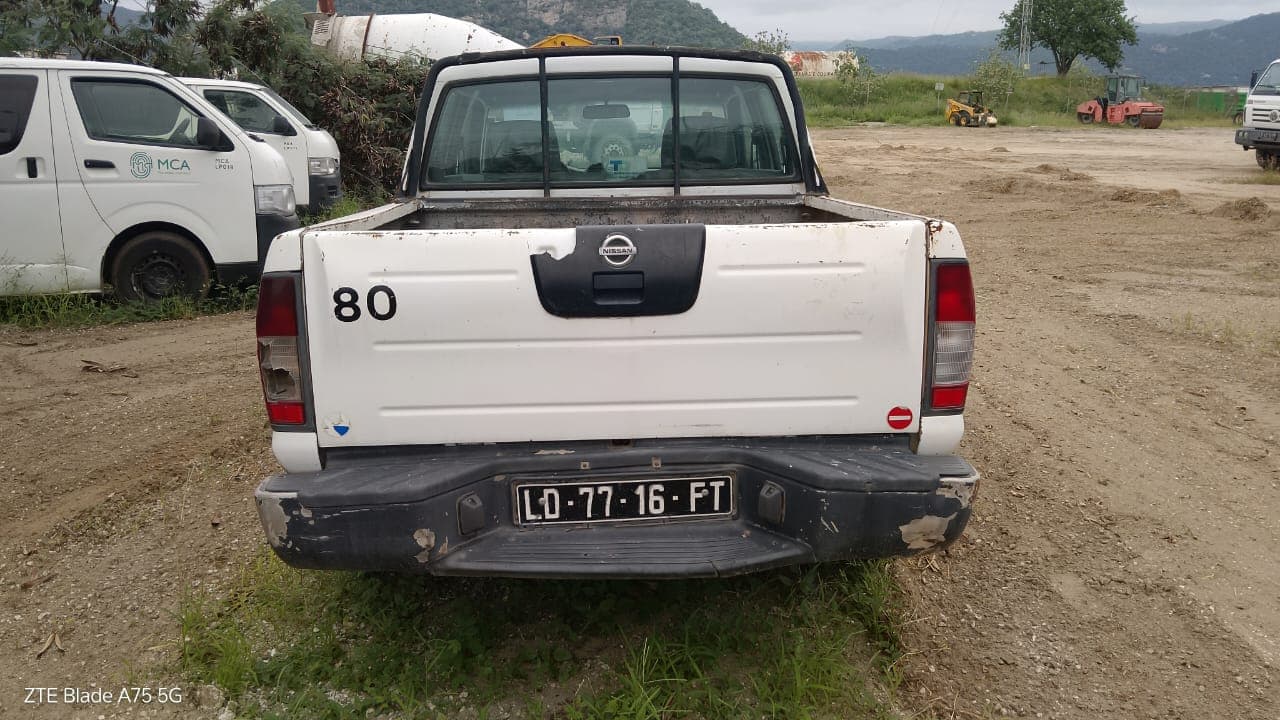 Véhicule léger Nissan Hardbody CD — image 7
