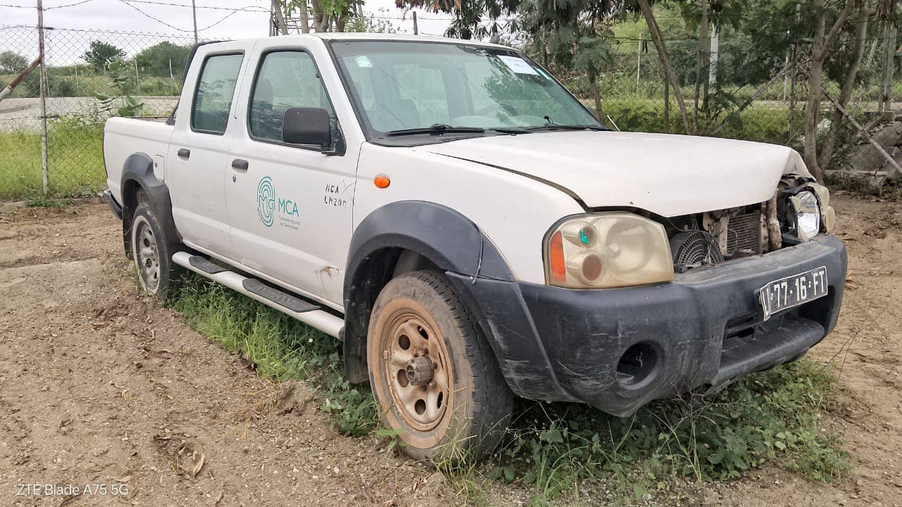 Véhicule léger Nissan Hardbody CD — image 2