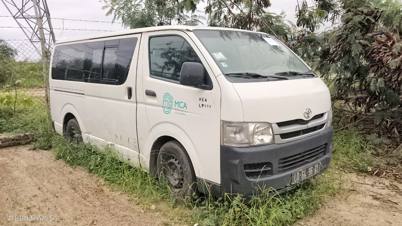 Vehículo ligero de pasajeros Toyota Hiace — imagen 3