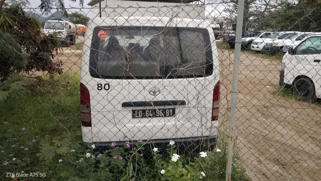 Vehículo ligero de pasajeros Toyota Hiace — imagen 9