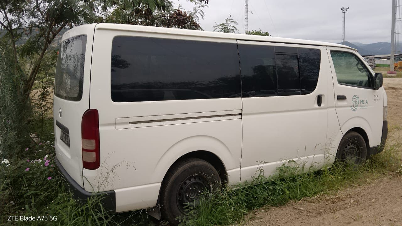 Vehículo ligero de pasajeros Toyota Hiace — imagen 6