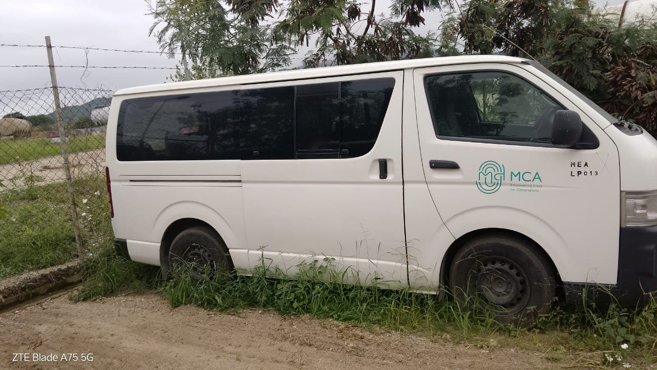 Vehículo ligero de pasajeros Toyota Hiace — imagen 5