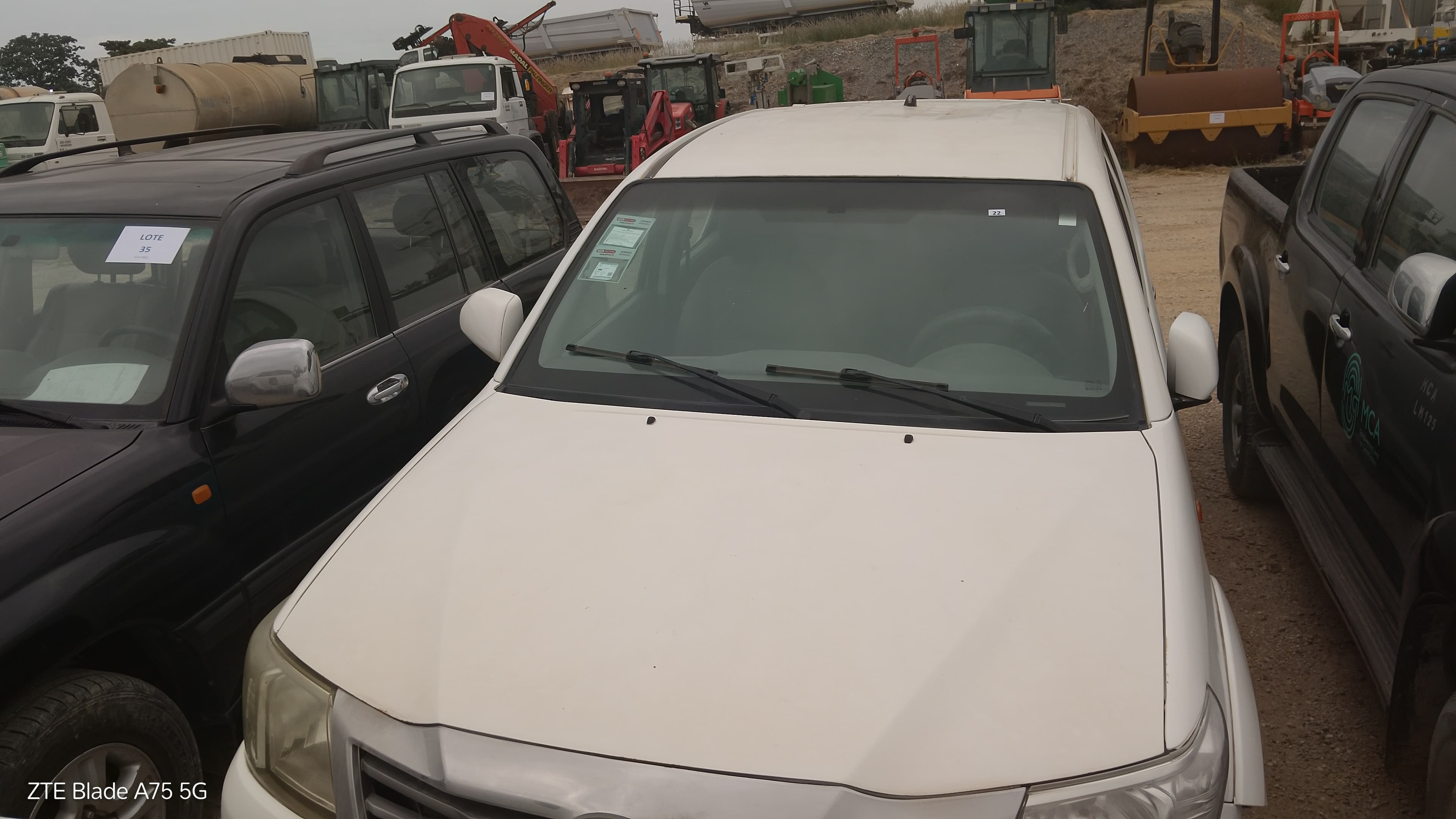 Véhicule léger Toyota Hilux 4x4 CD — image 3