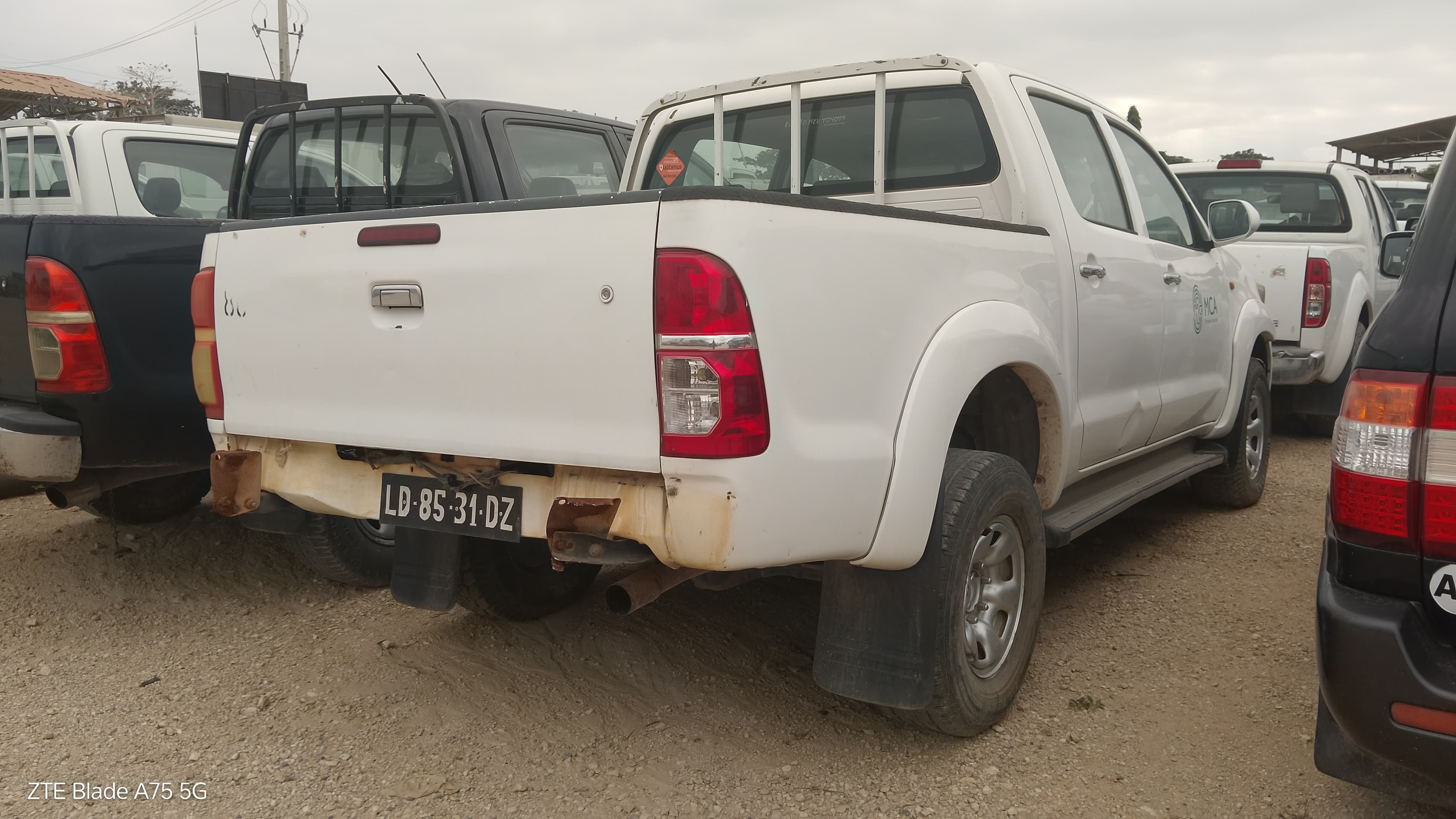 Véhicule léger Toyota Hilux 4x4 CD — image 4