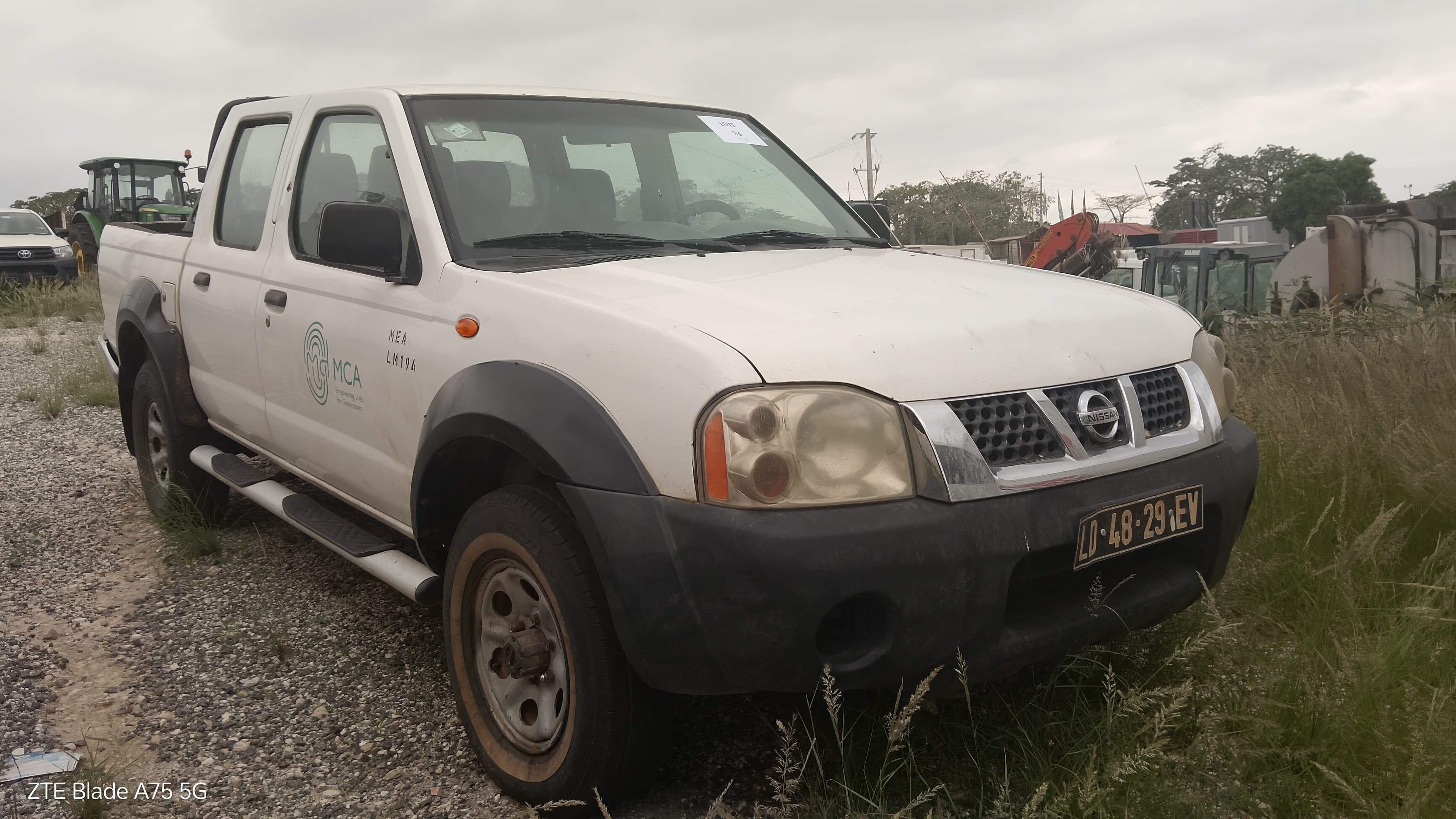 Véhicule léger Nissan Hardbody CD — image 1