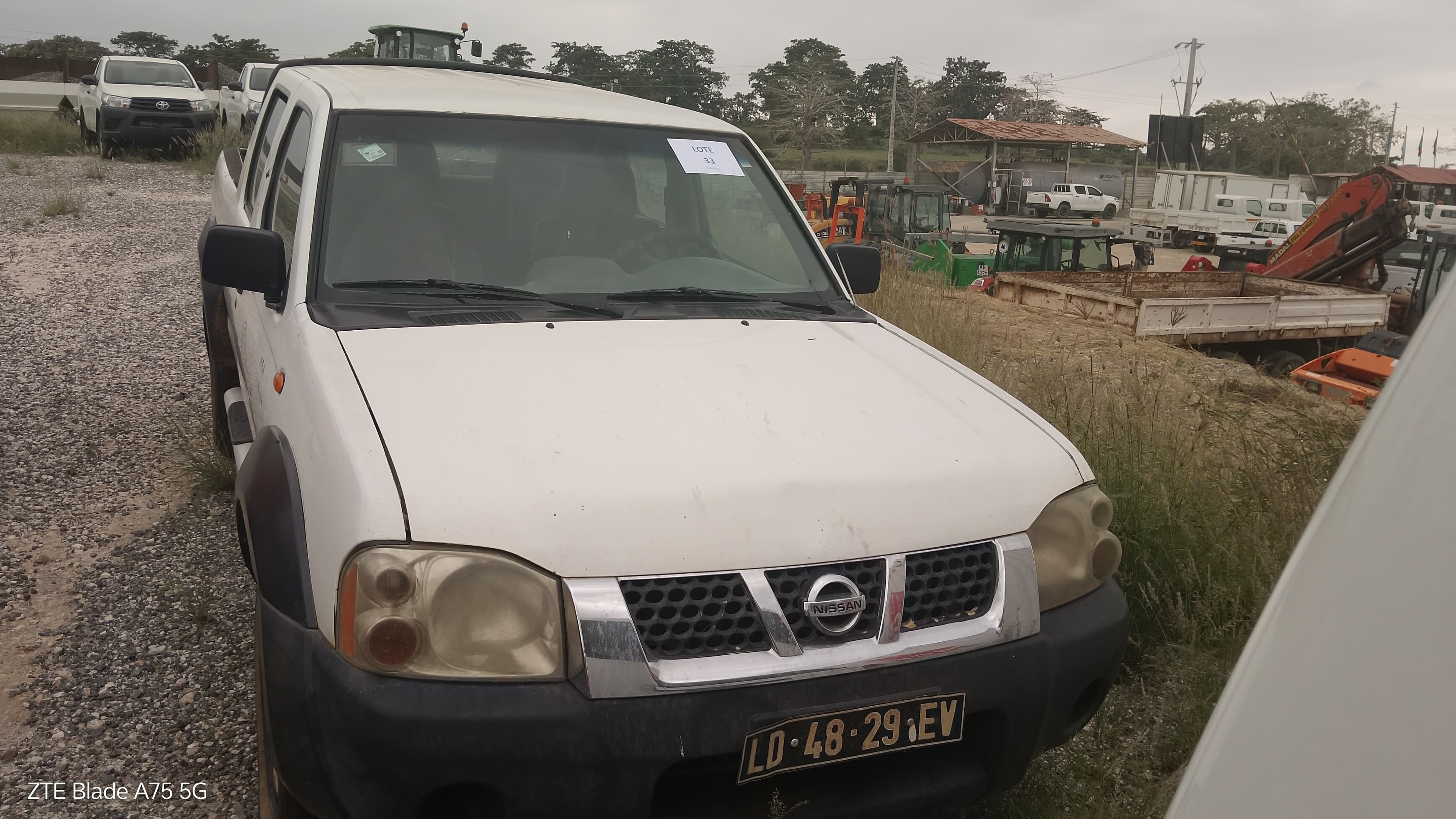 Véhicule léger Nissan Hardbody CD — image 2