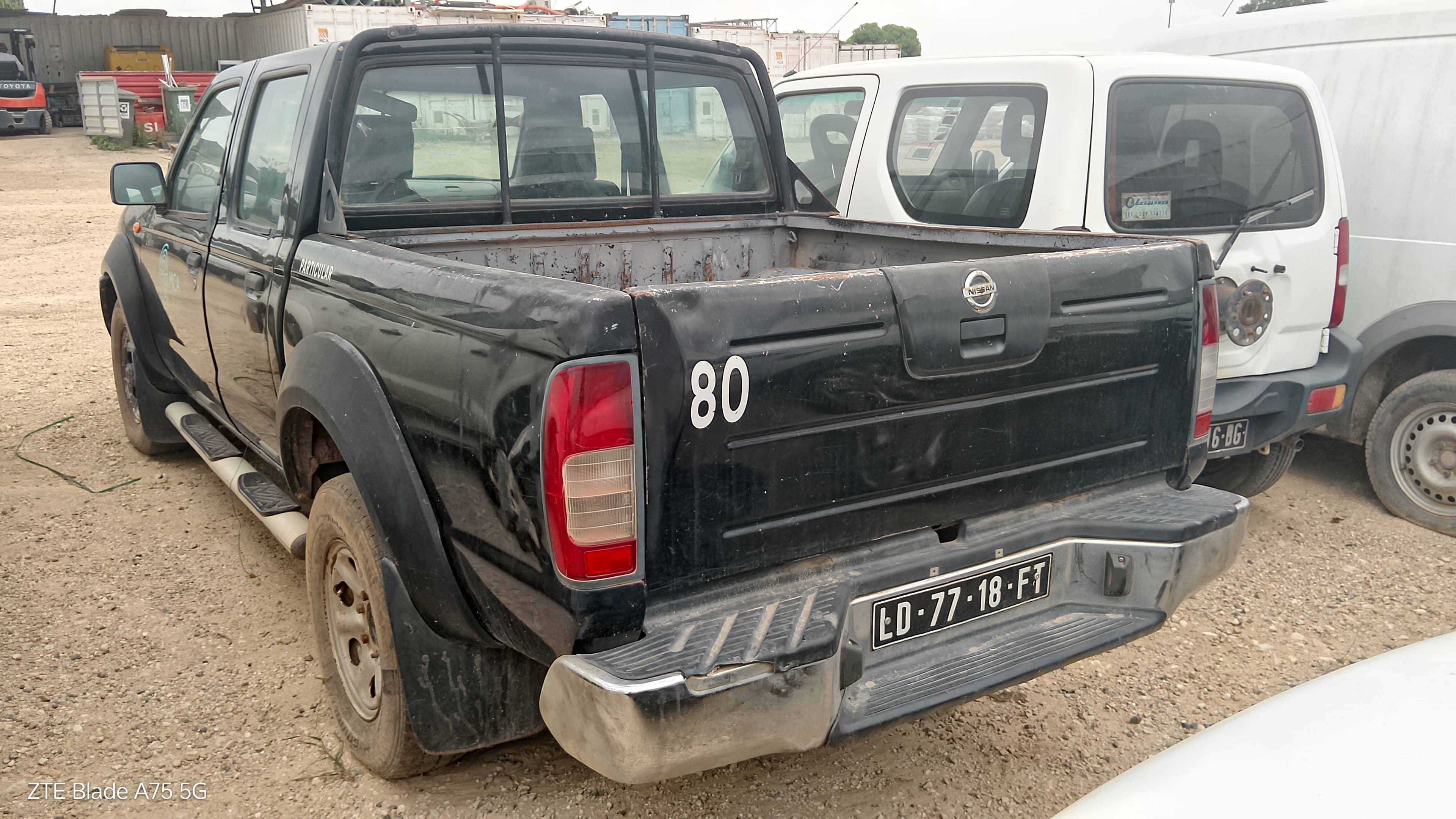 Vehículo ligero Nissan Hardbody CD — imagen 4