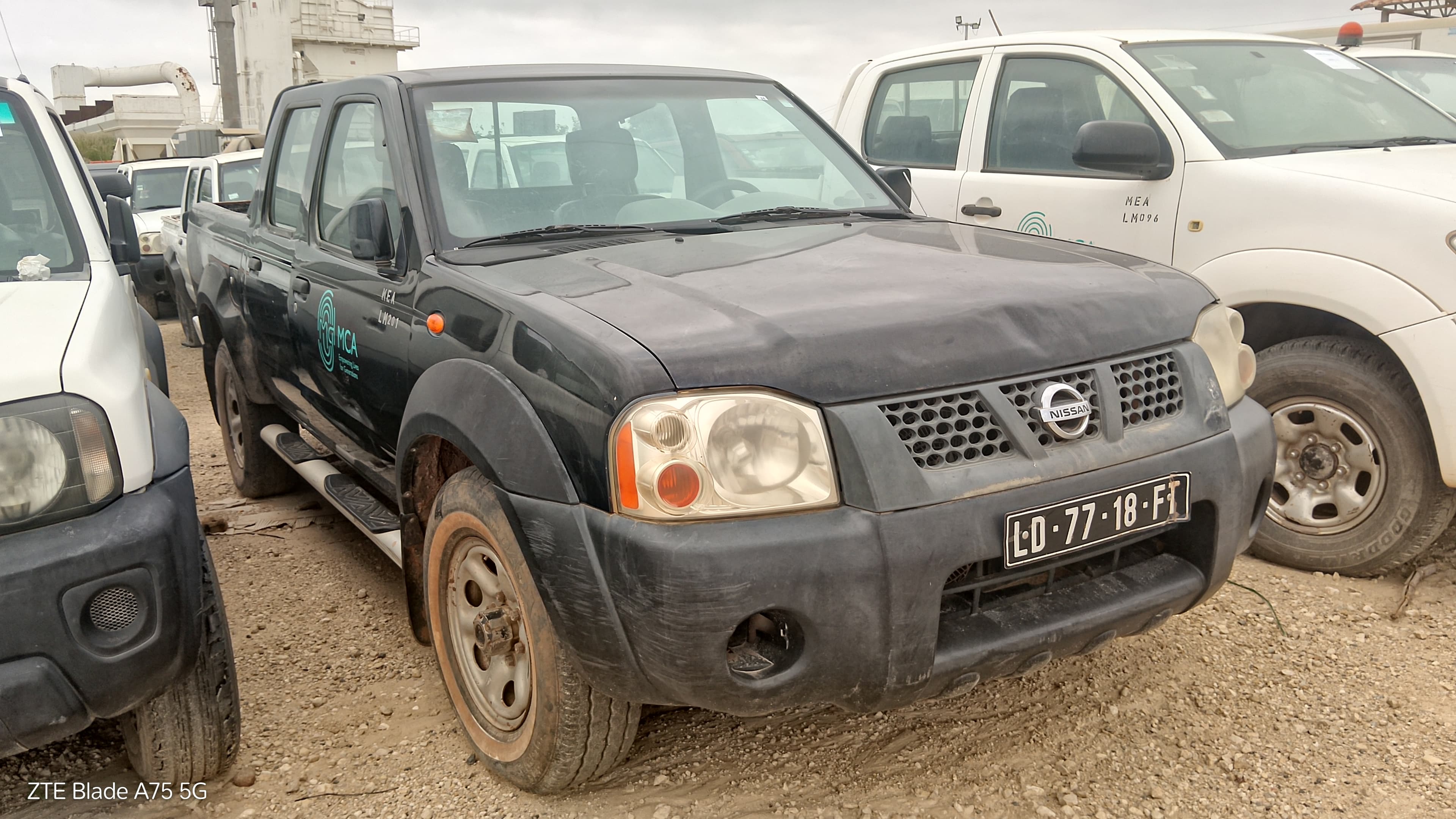 Vehículo ligero Nissan Hardbody CD — imagen 2