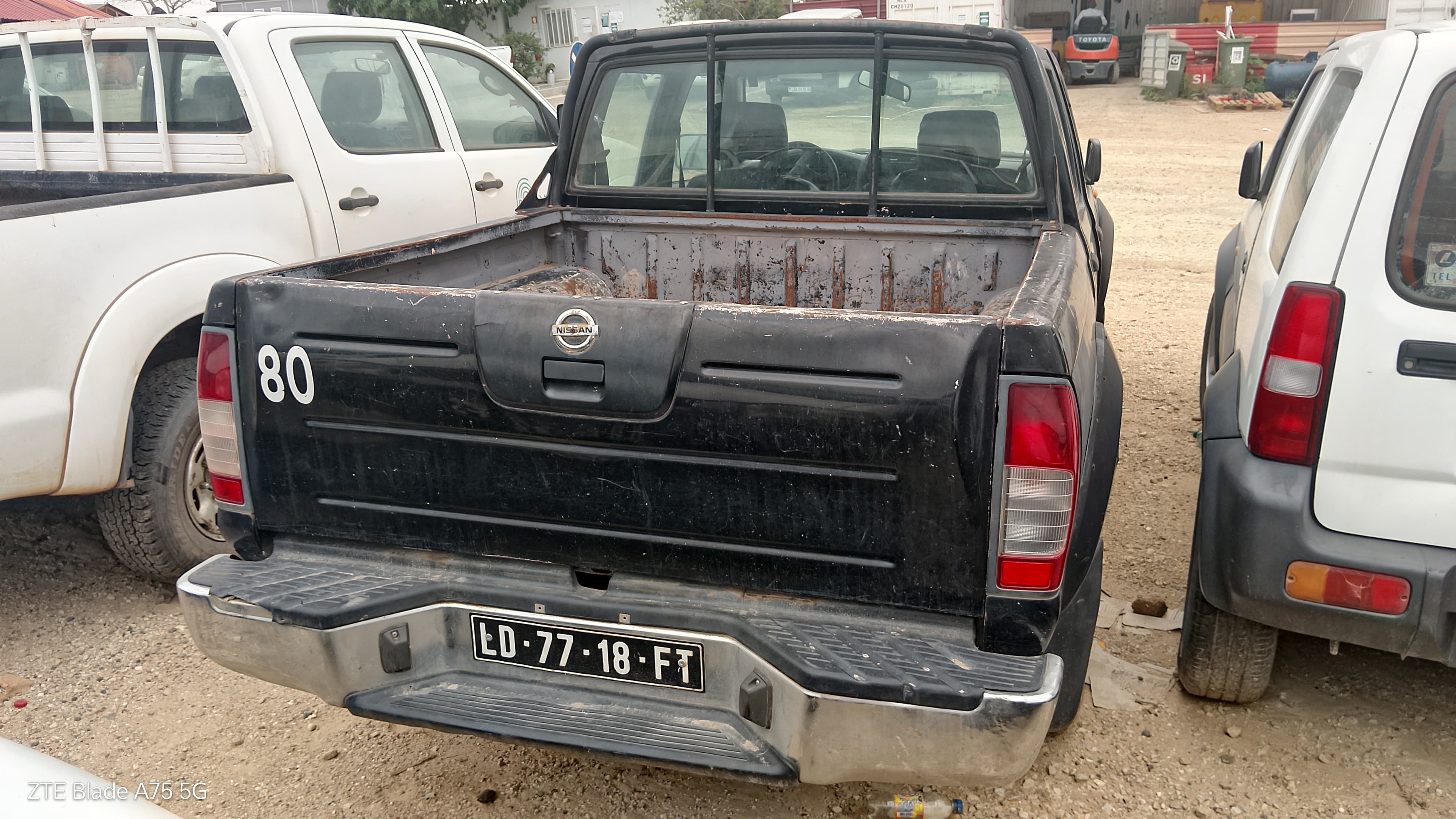 Vehículo ligero Nissan Hardbody CD — imagen 5
