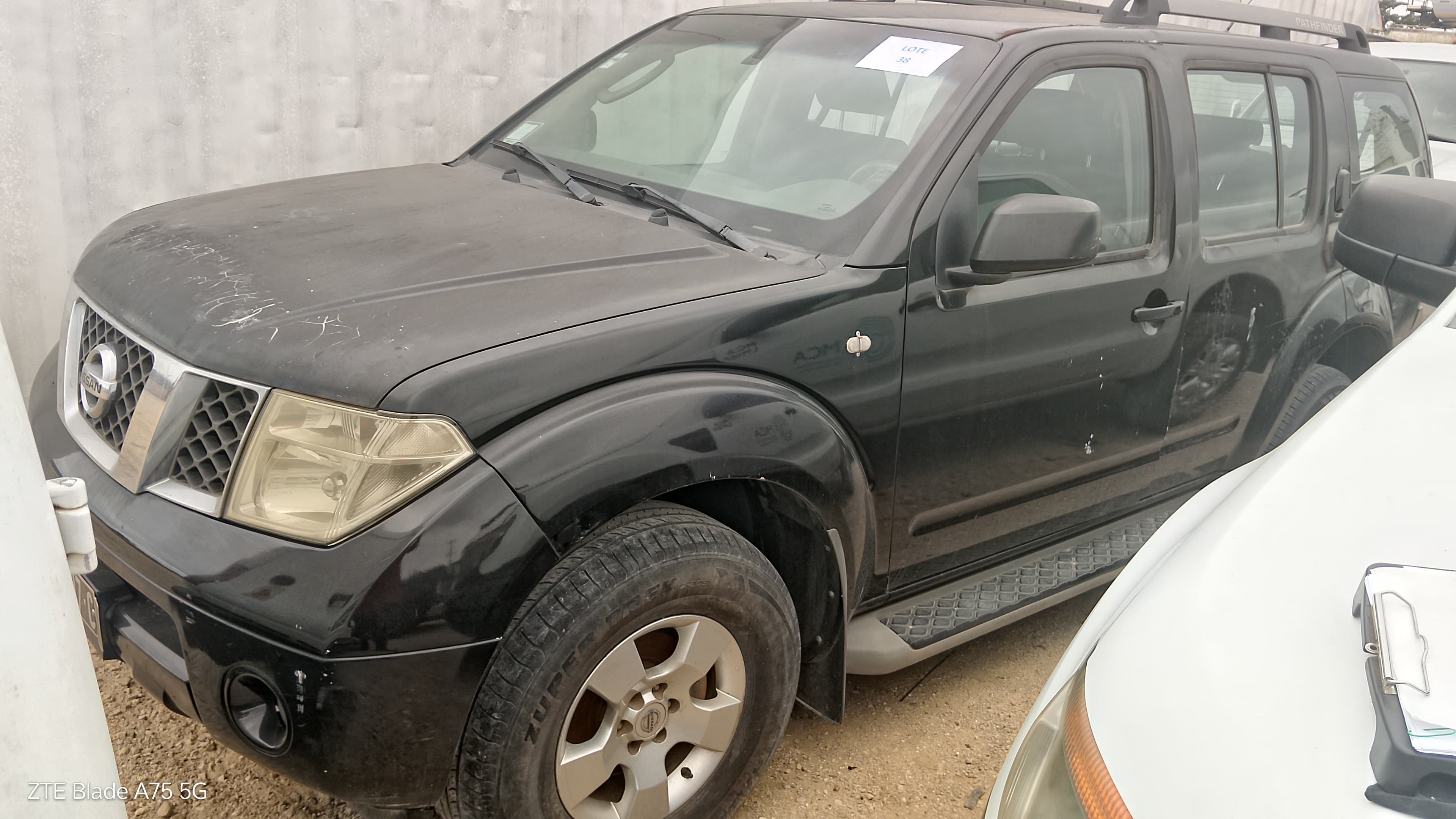 Jipe Nissan Pathfinder — imagen 1