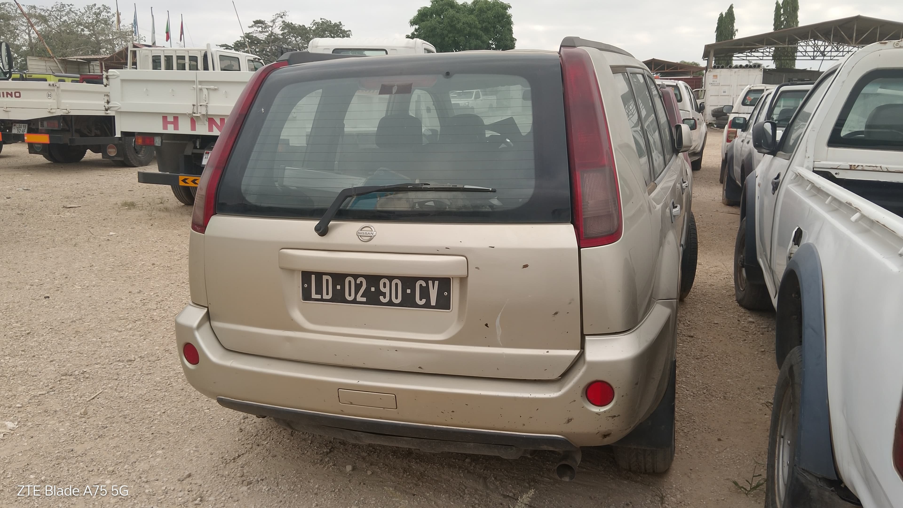 Jipe Nissan X-Trail — image 5