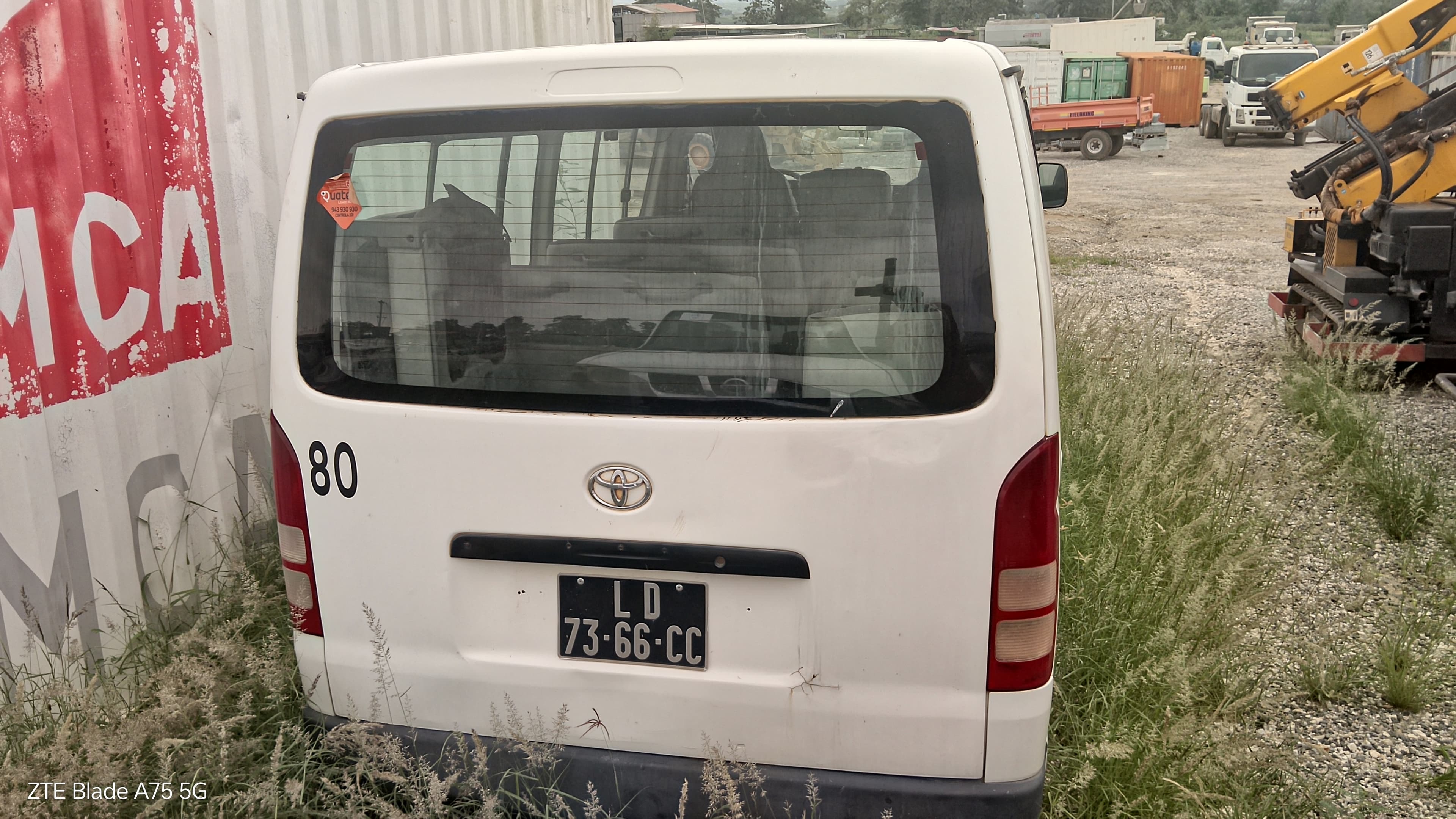 Vehículo ligero de pasajeros Toyota Hiace — imagen 4