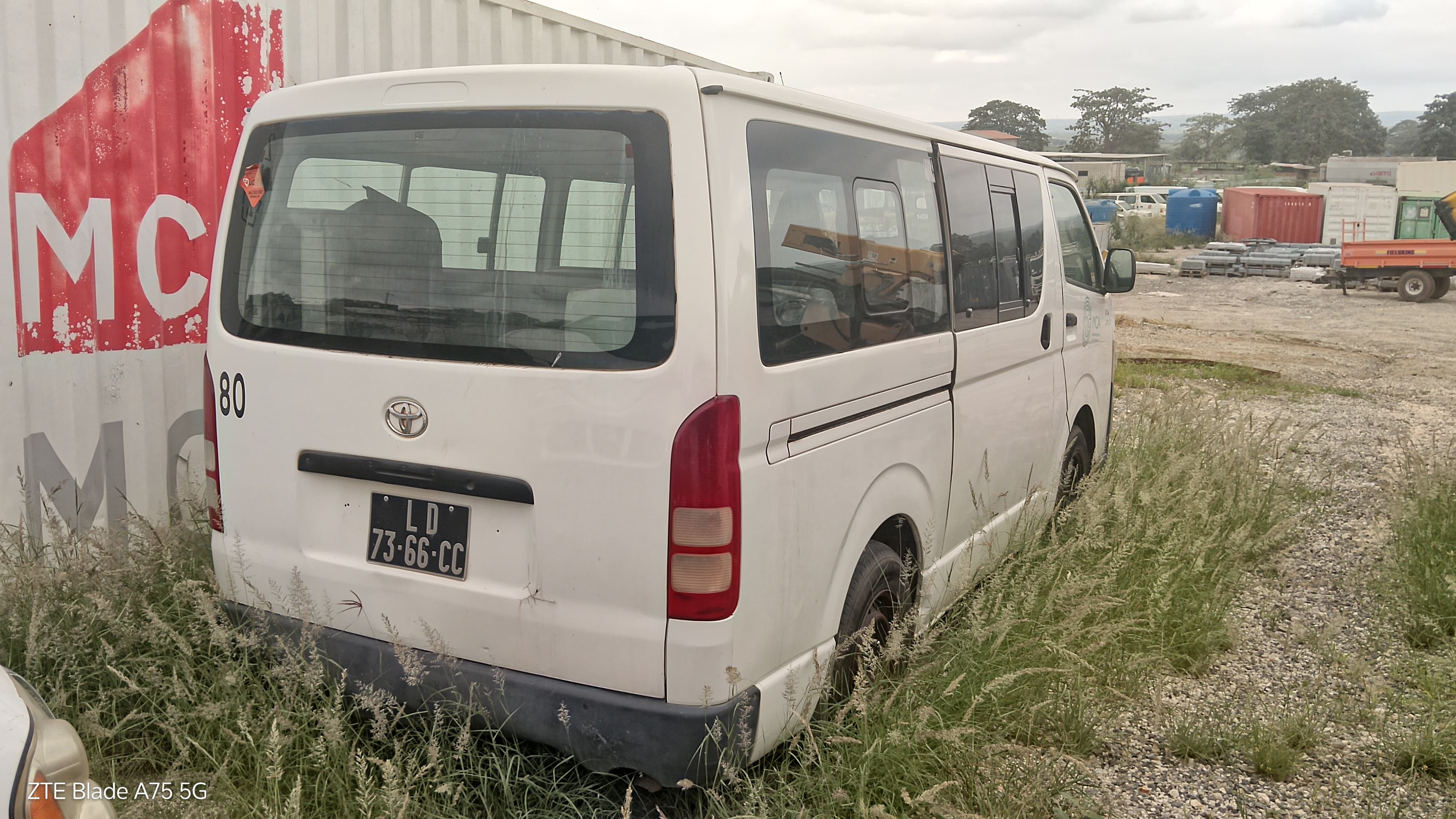 Vehículo ligero de pasajeros Toyota Hiace — imagen 5