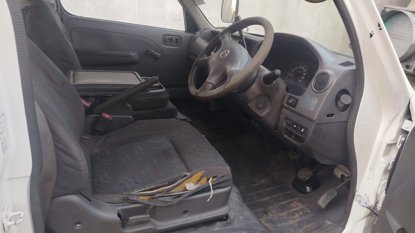 Nissan Caravan 2.50m - 2006 — image 12