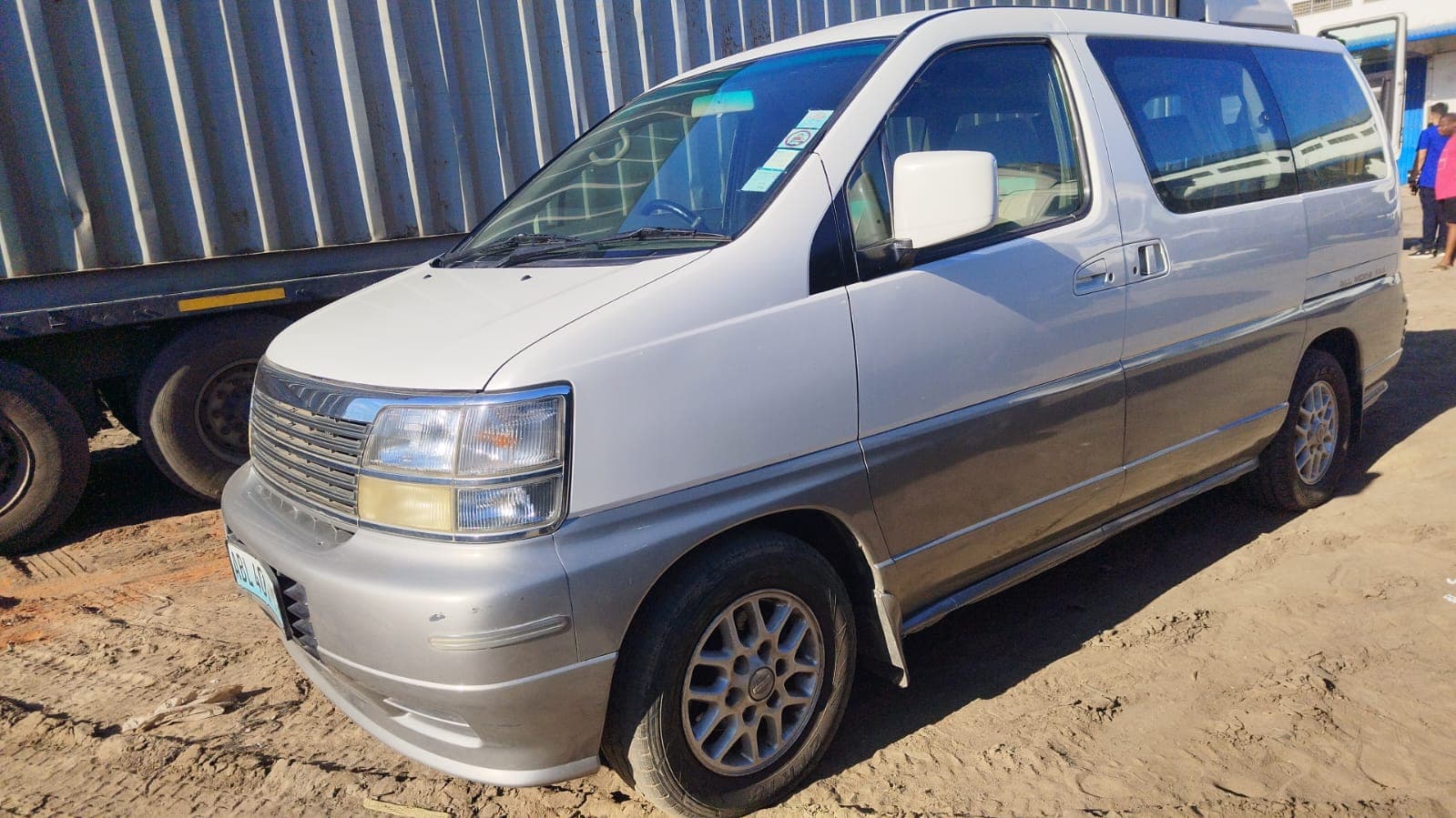 Nissan Elgrand — imagen 7