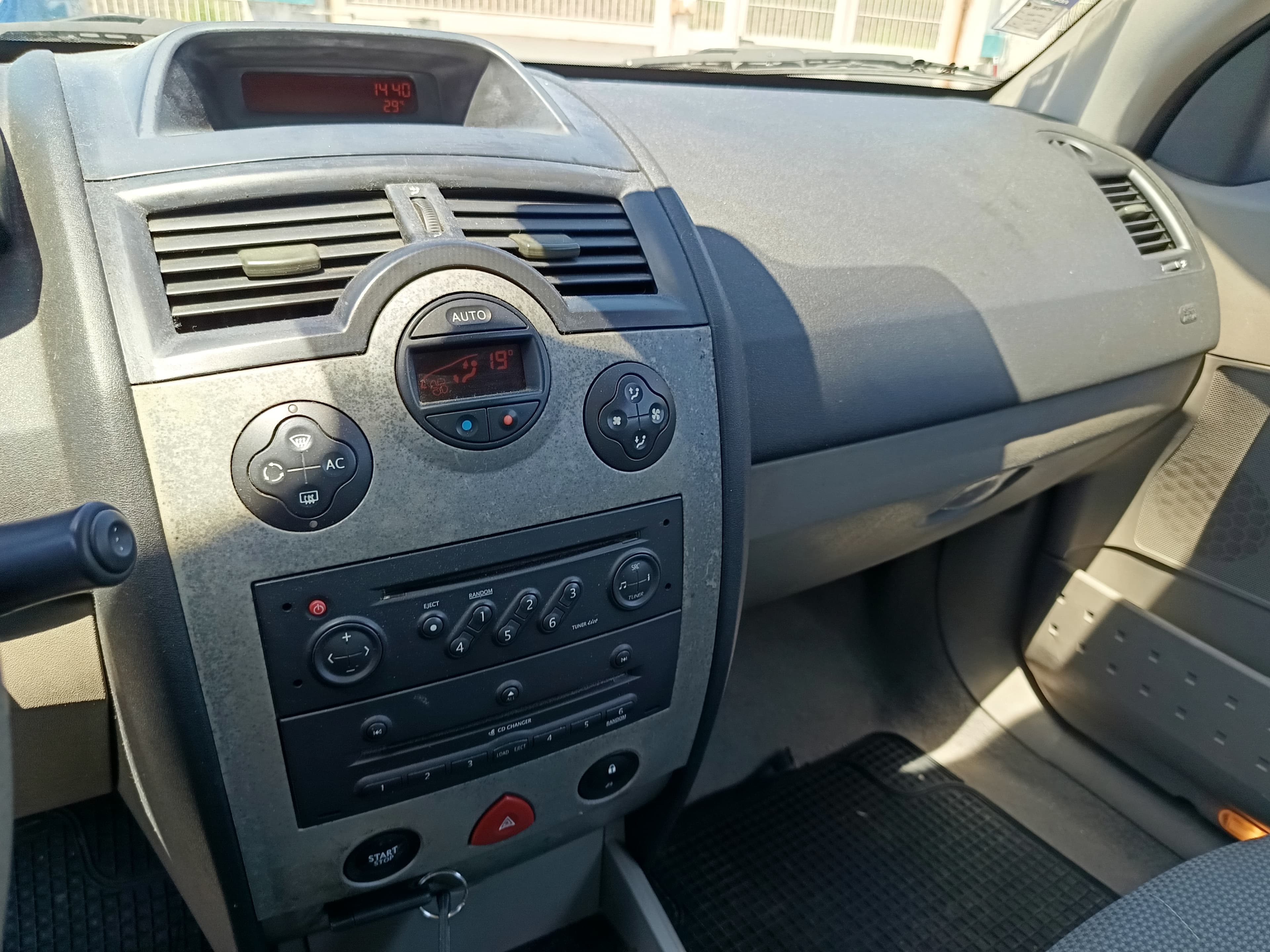 Renault Megáne Cabrio · Ano 2004 — image 37