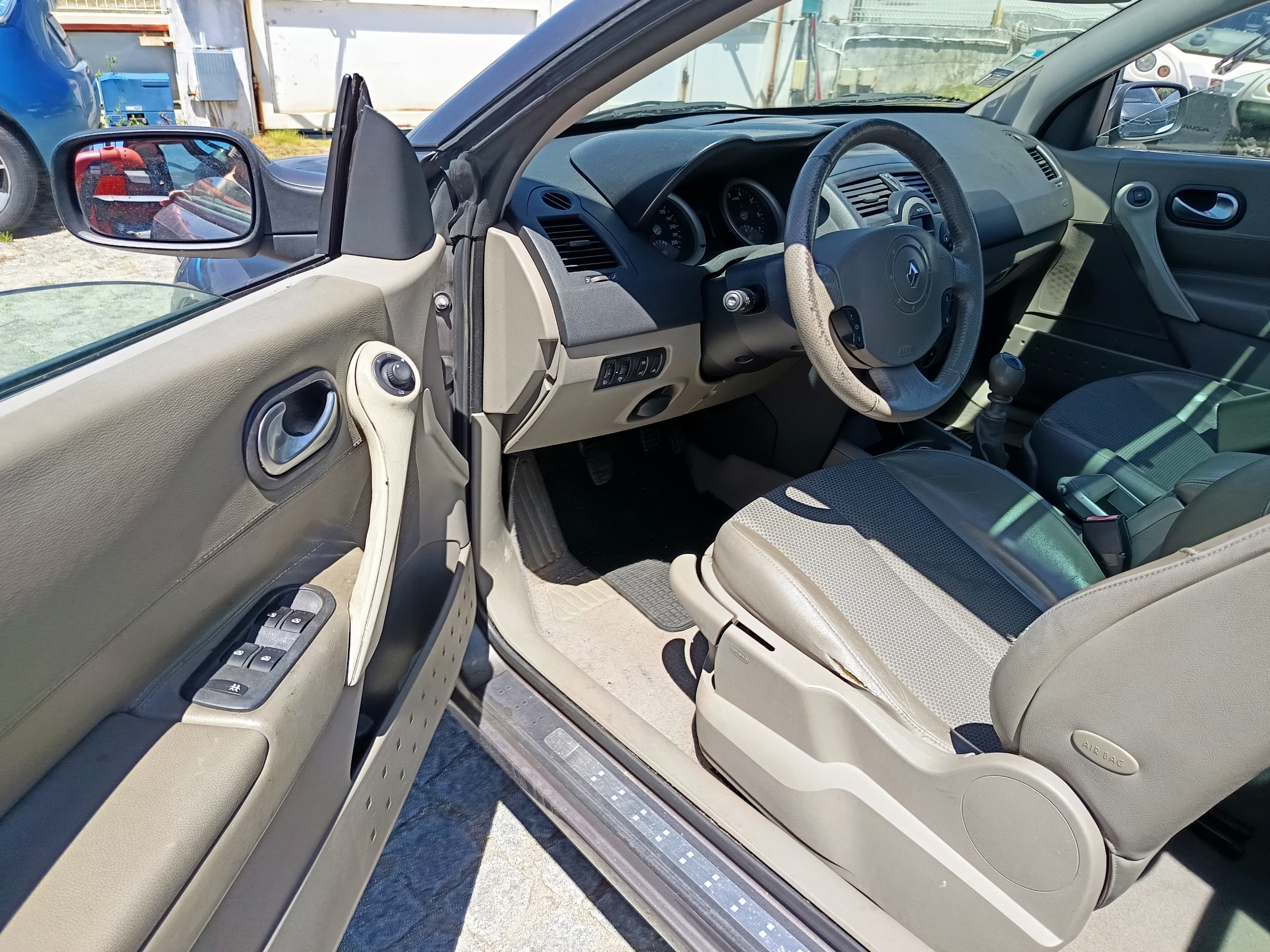Renault Megáne Cabrio · Ano 2004 — image 29