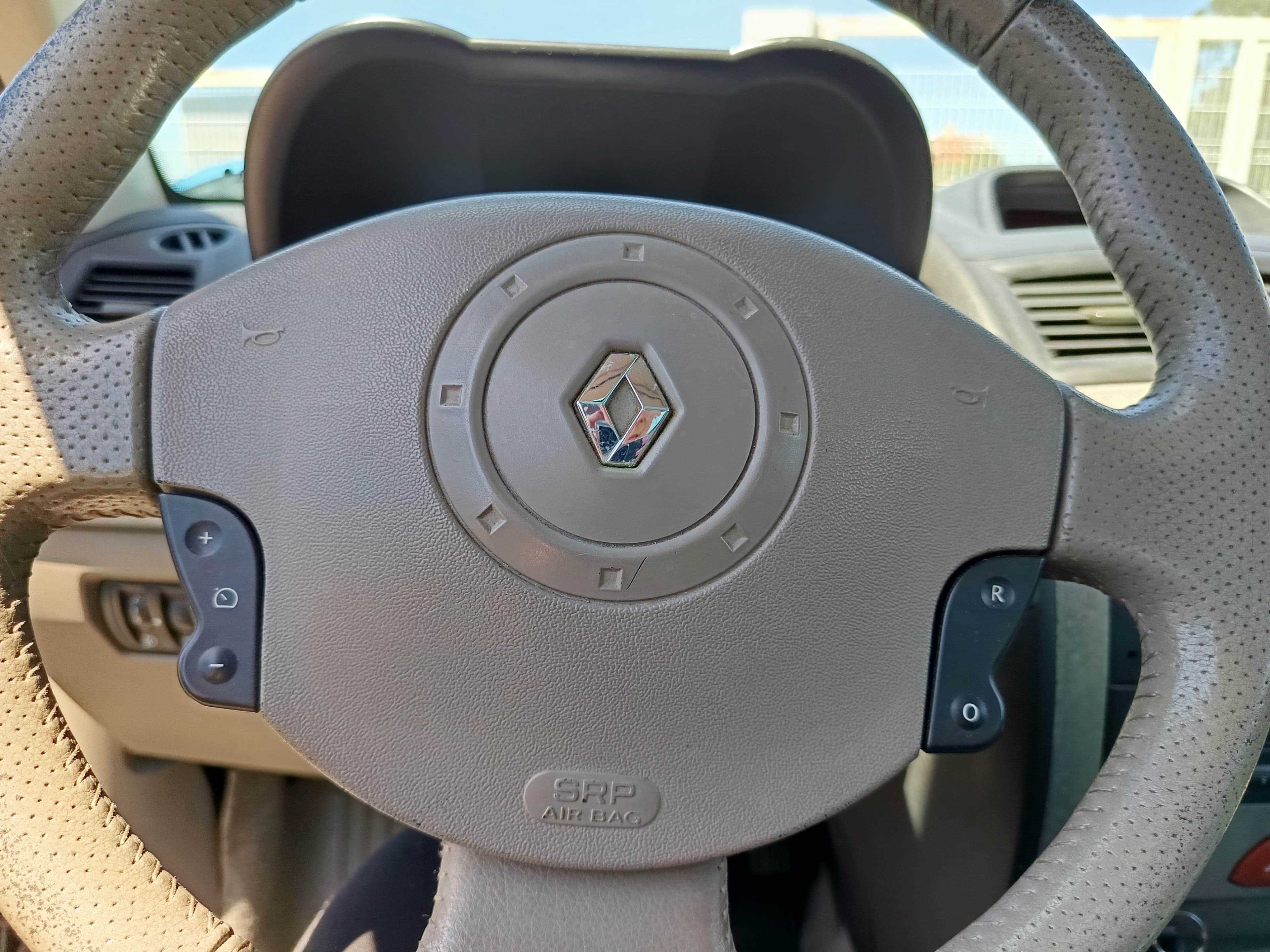 Renault Megáne Cabrio · Ano 2004 — image 42