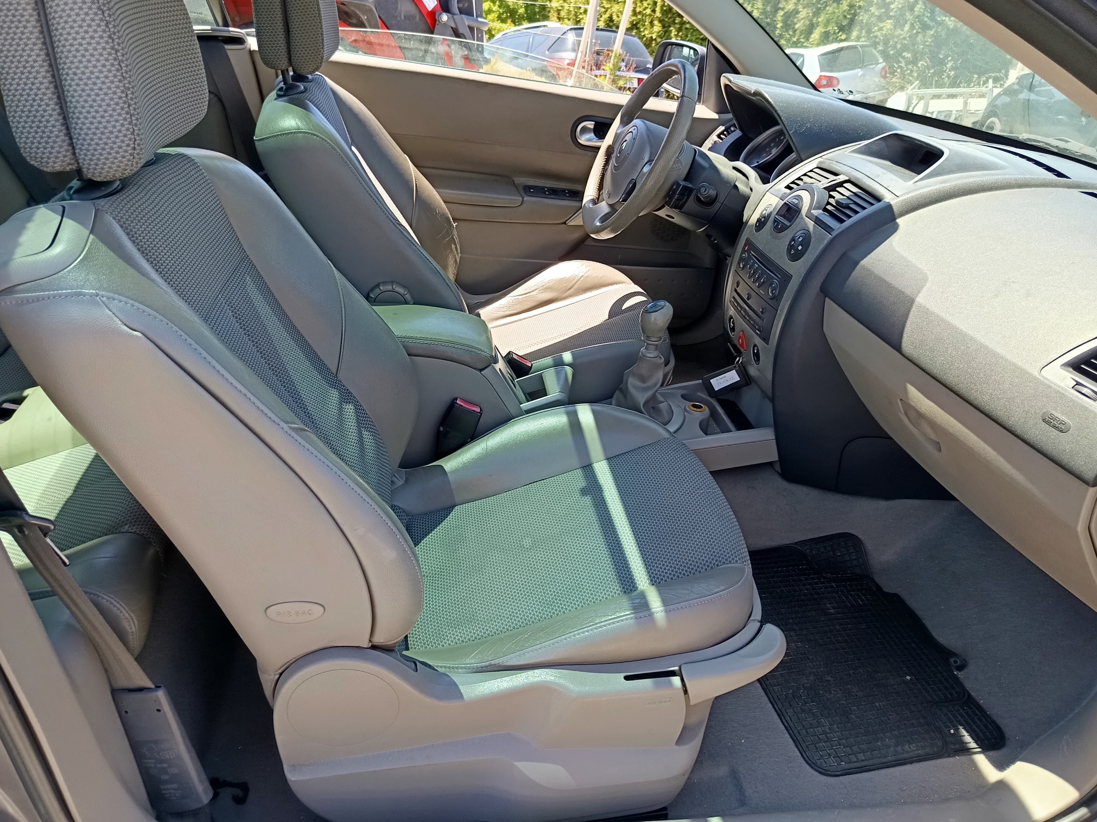 Renault Megáne Cabrio · Ano 2004 — image 26