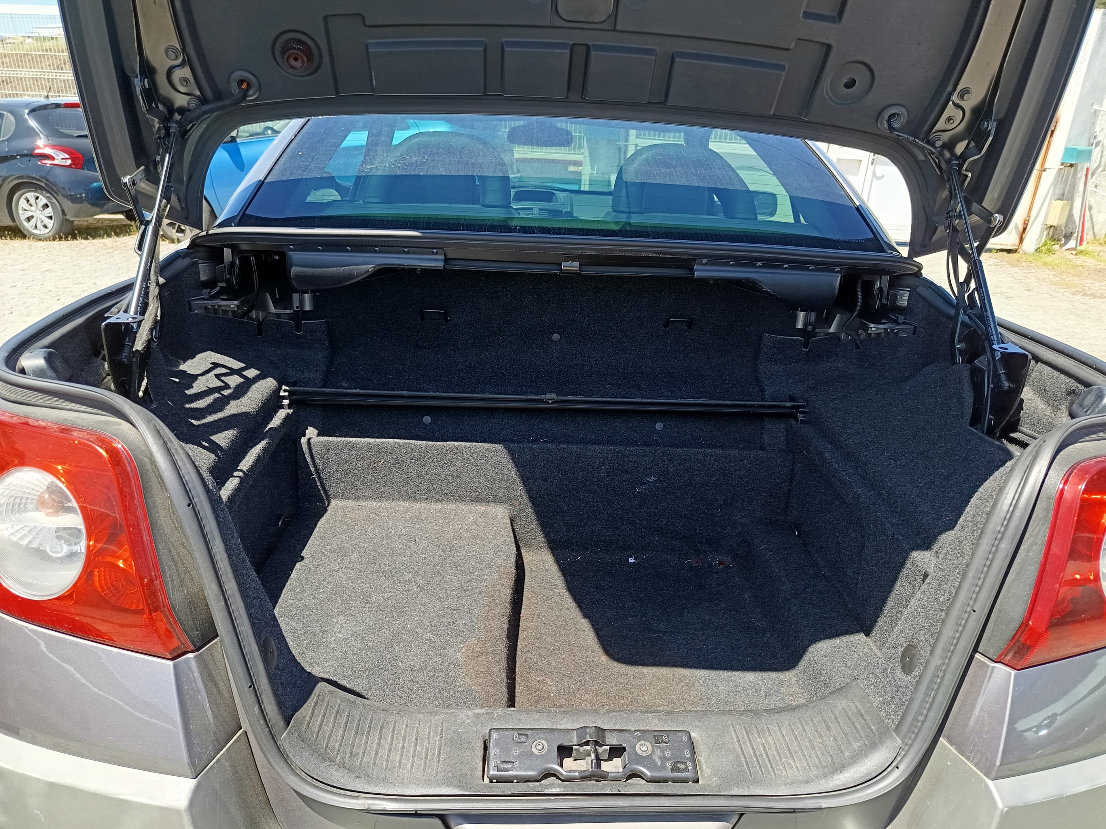 Renault Megáne Cabrio · Ano 2004 — image 23