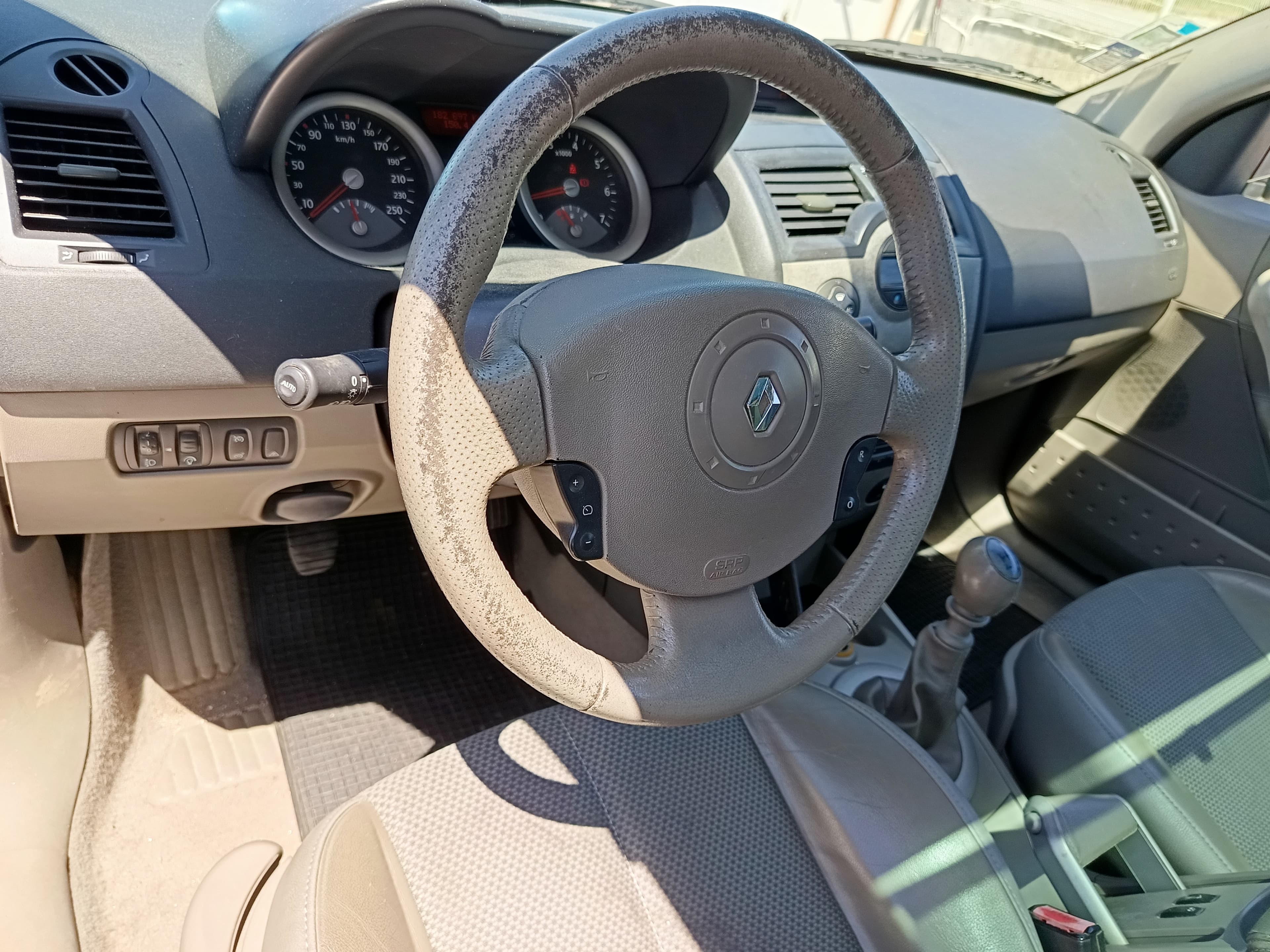 Renault Megáne Cabrio · Ano 2004 — image 35