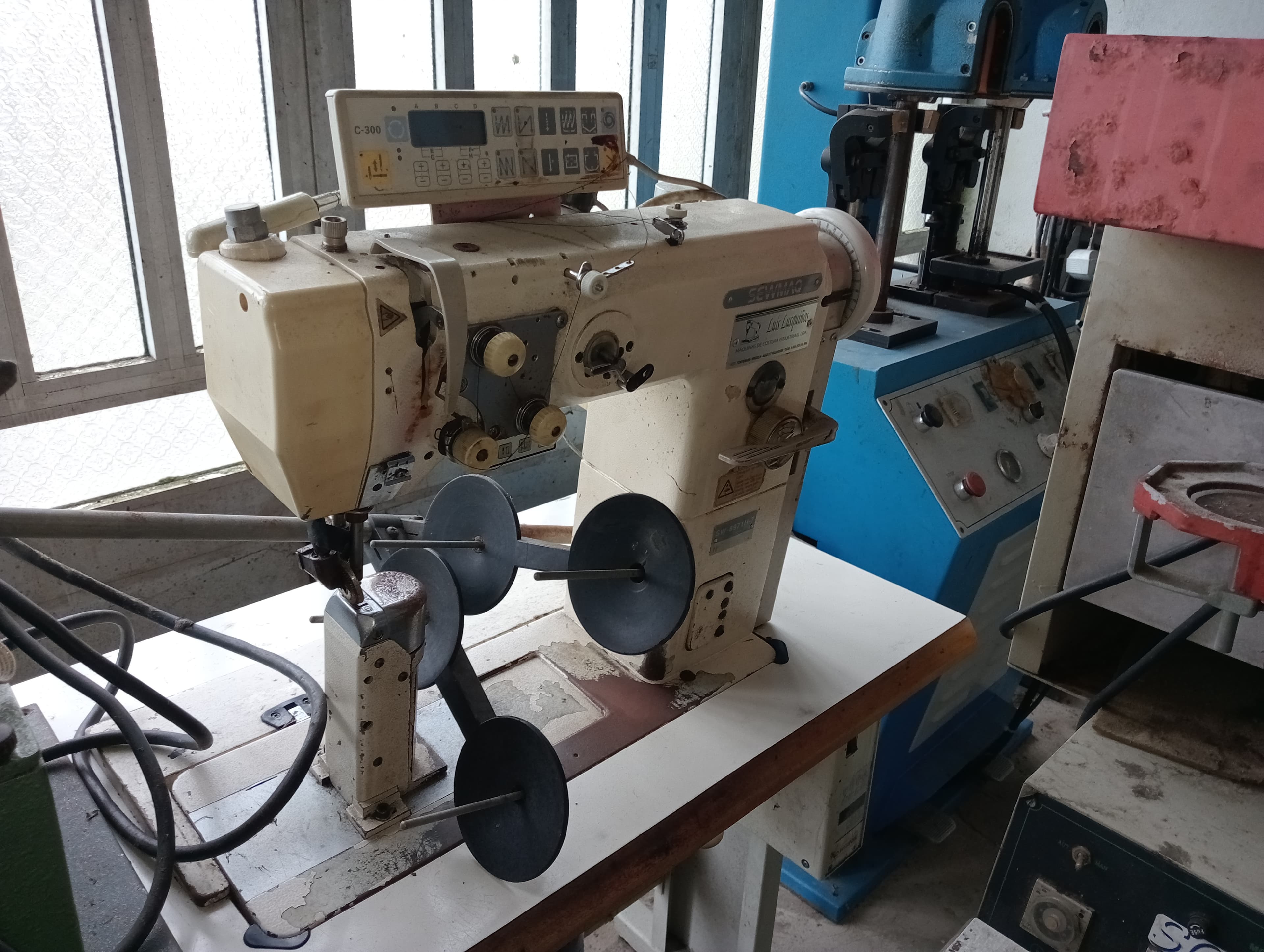 Equipamentos para a Indústria de Calçado · Stock — imagem 10
