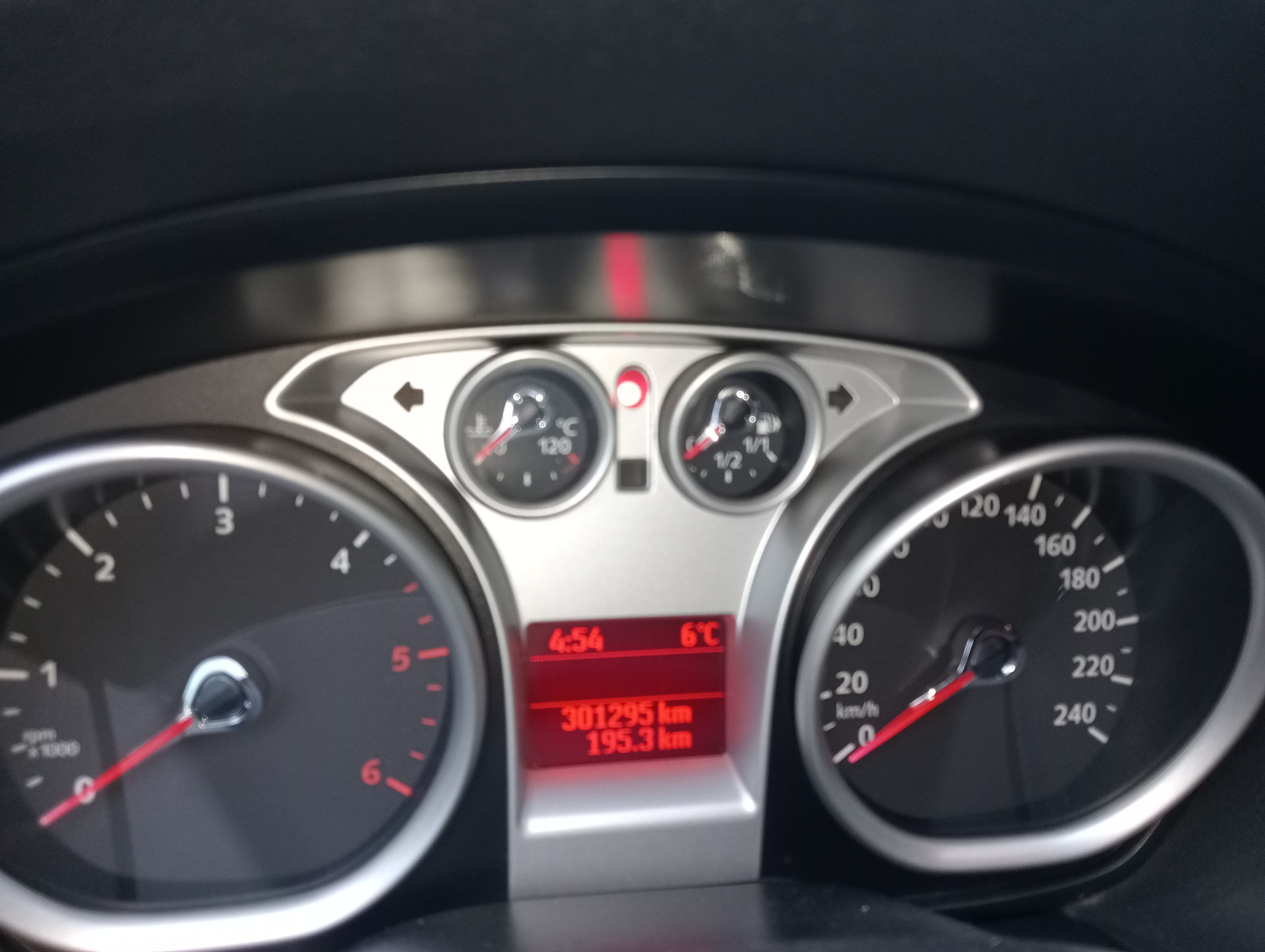 Ford Focus 1.6 TDCI · Ano 2010 — image 8