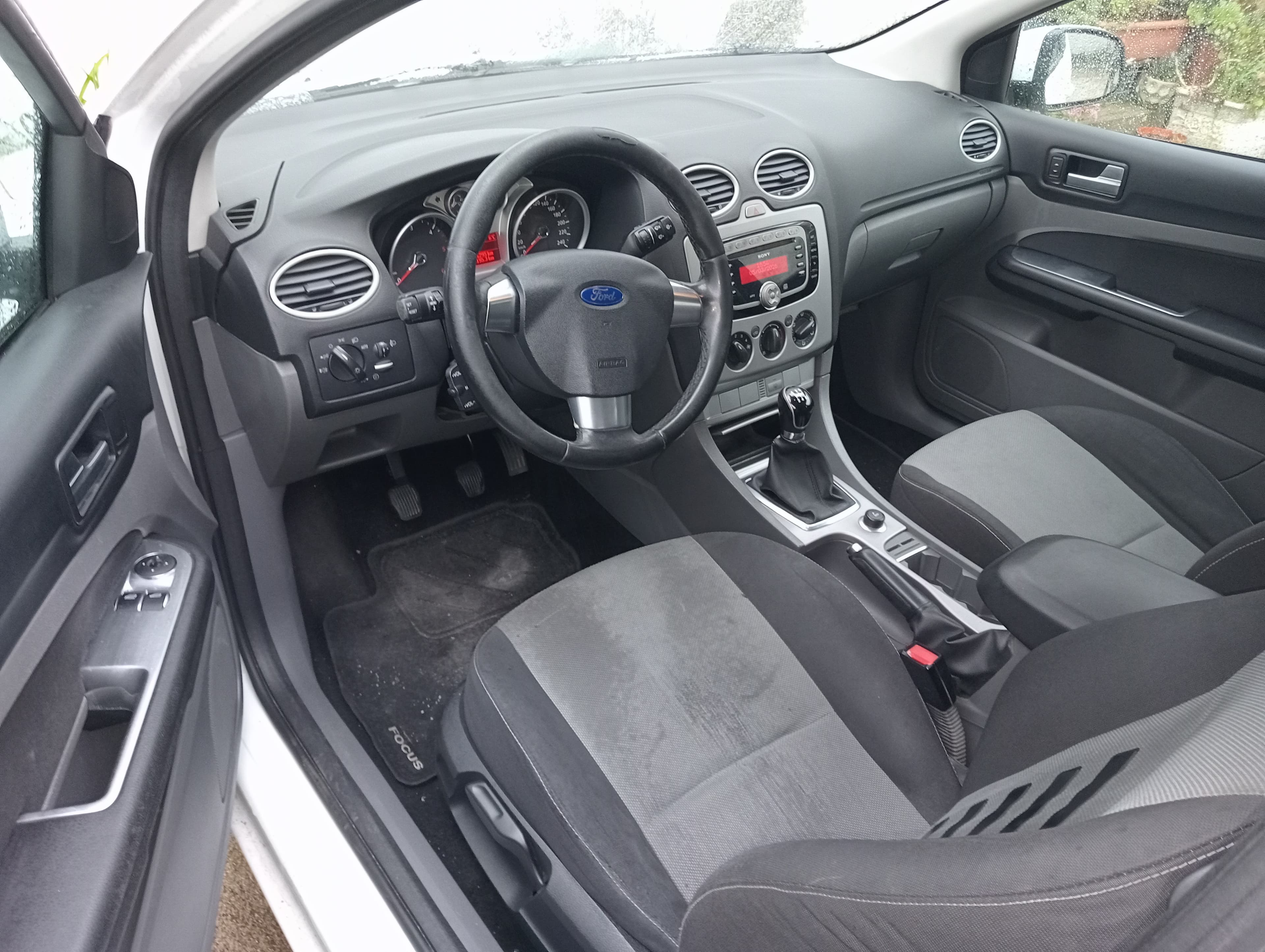 Ford Focus 1.6 TDCI · Ano 2010 — image 6